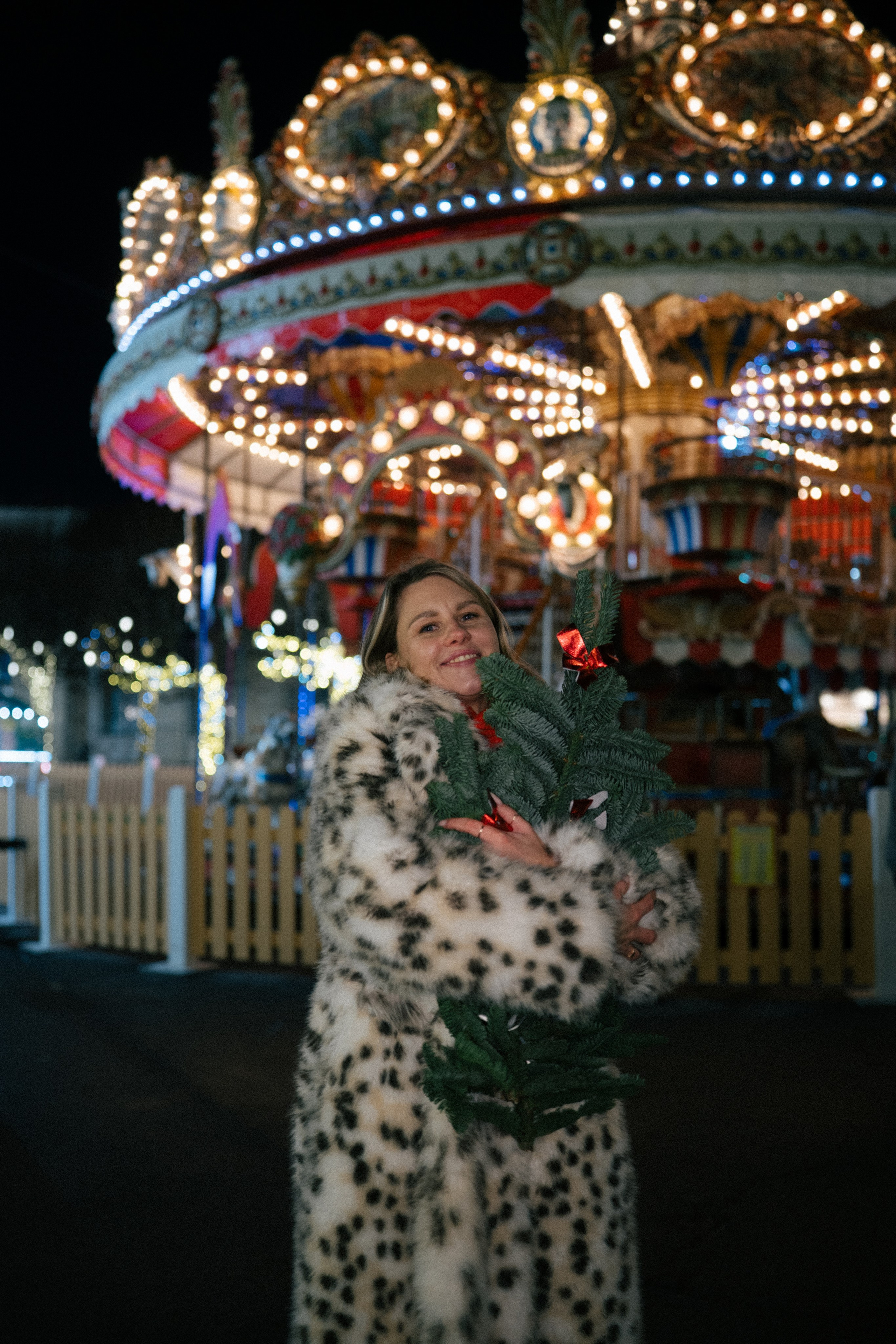 ПРОГУЛКА НА МАНЕЖНОЙ ПЛОЩАДИ ДЛЯ ДЕВУШКИ ПЕРЕД НОВЫМ ГОДОМ (НОВОГОДНЯЯ ФОТОСЕССИИЯ НА МАНЕЖНОЙ ПЛОЩАДИ). Профессиональный фотограф, Санкт-Петербург — Виктория Богомолова