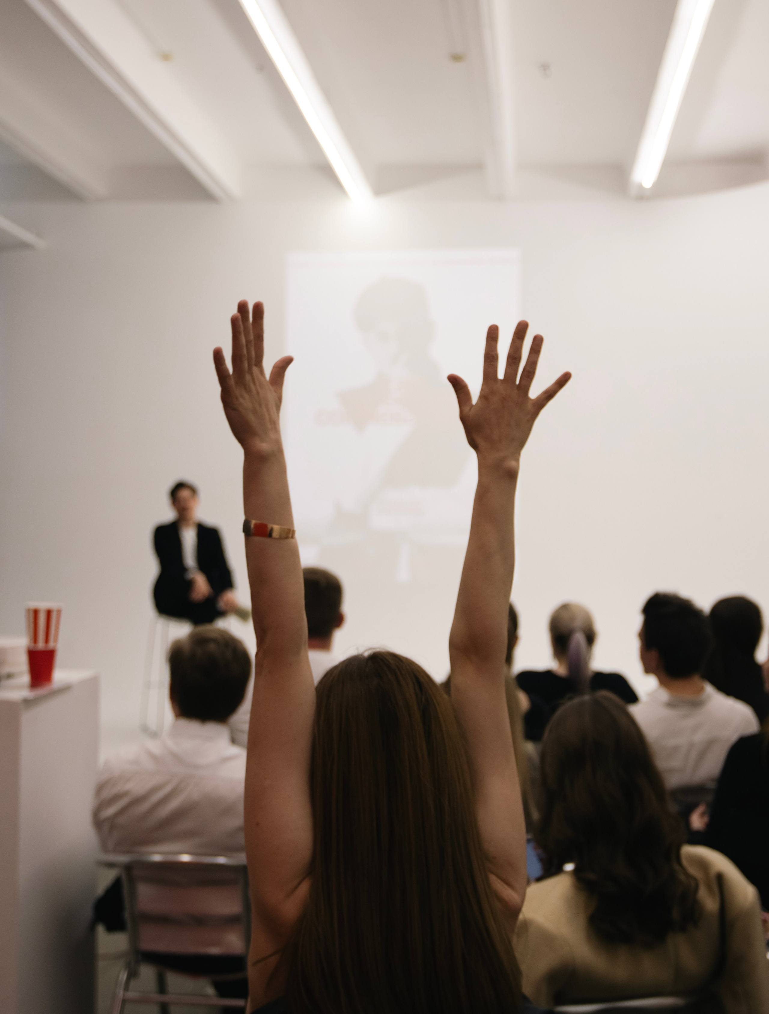 Премьера фильма «Как перестать сомневаться». Главная