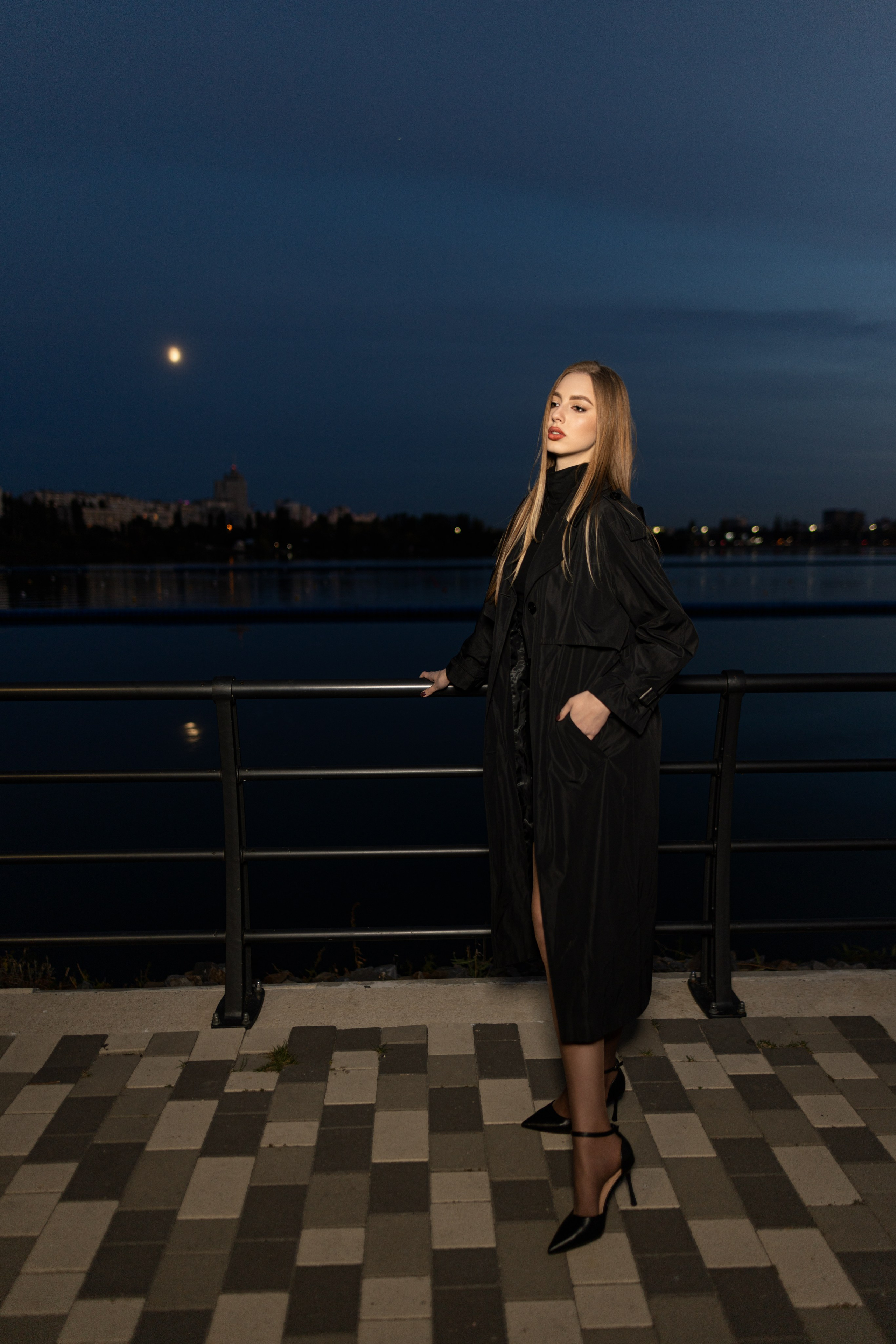 Вечерняя съемка с Ксенией на улице с импульсным светом для «себя». Дмитрий Шульгин, портретный фотограф в Воронеже