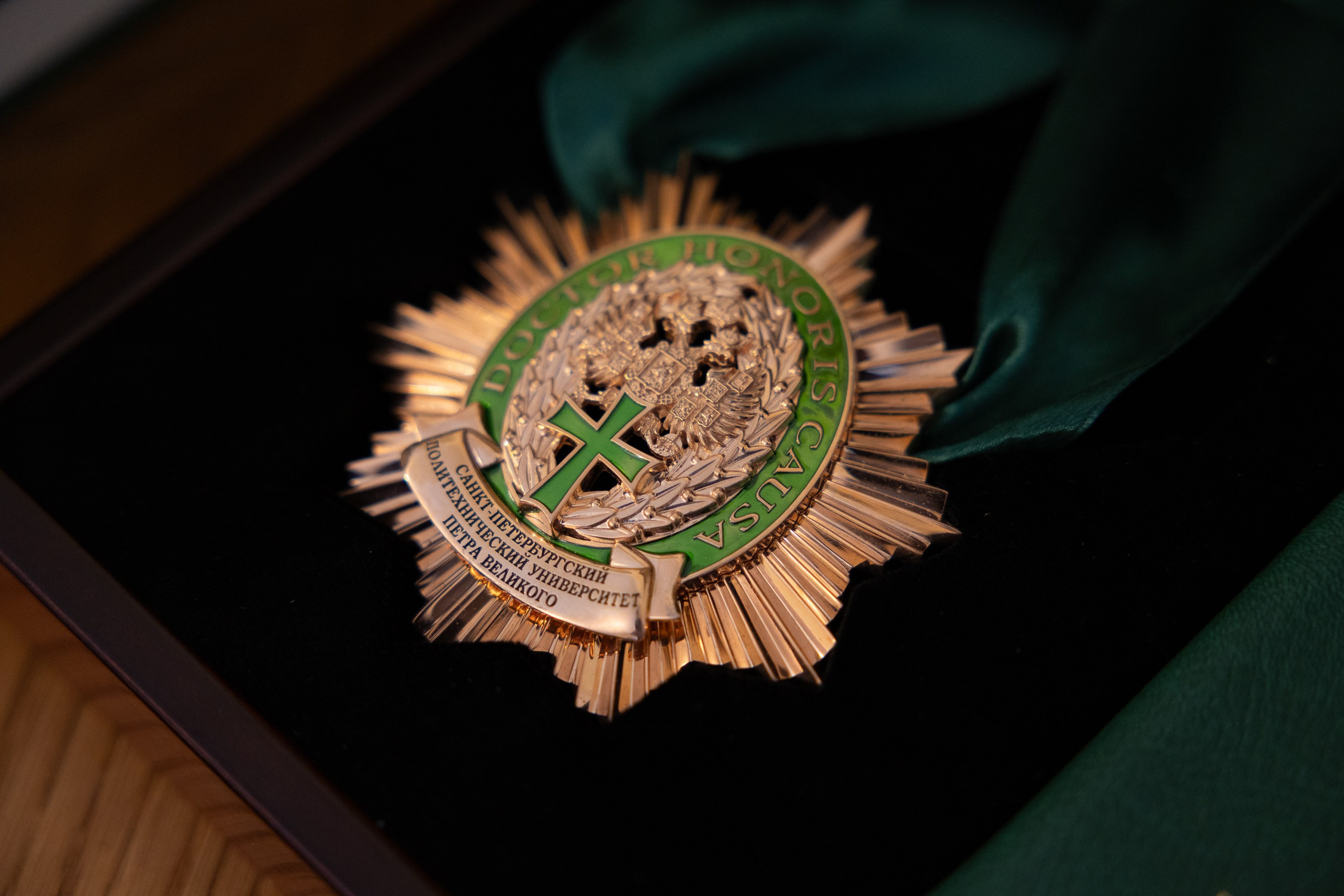 Вручение мантии Алексею Лихачёву. Cup of Bib