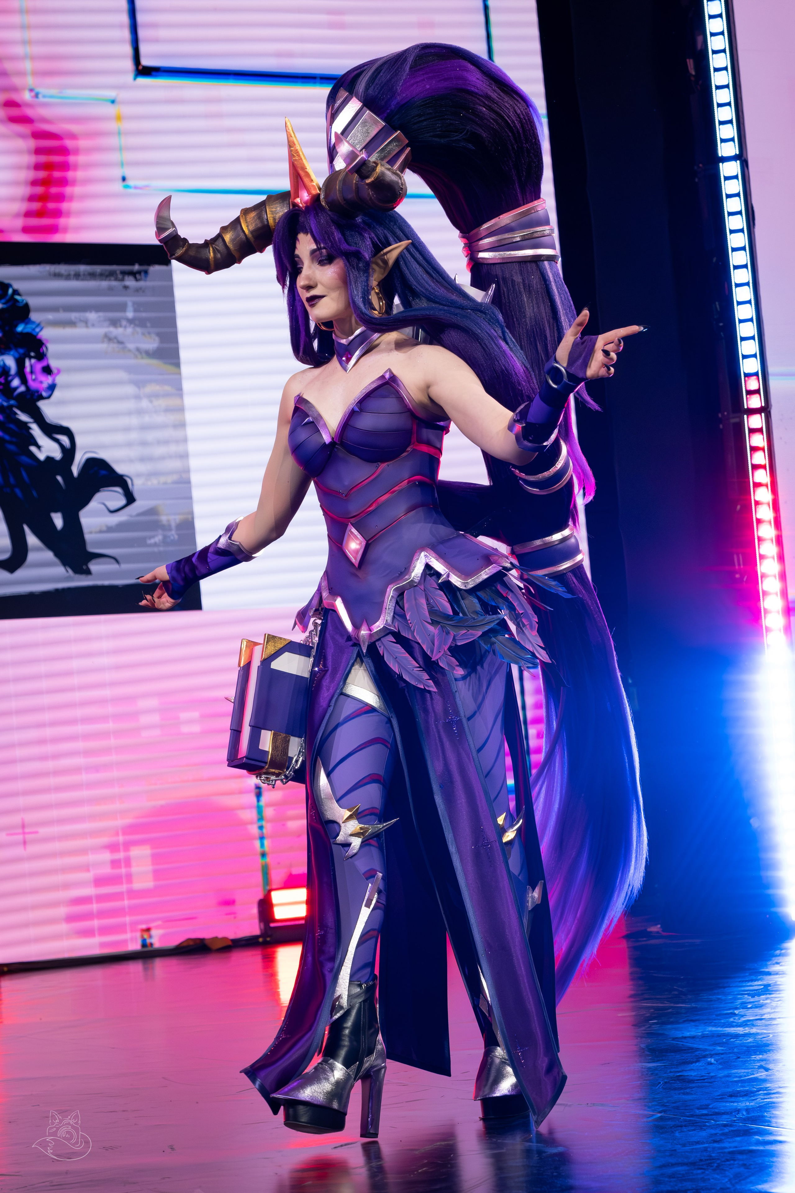 Сцена РЭД ЭКСПО 2024. Косплей фотограф