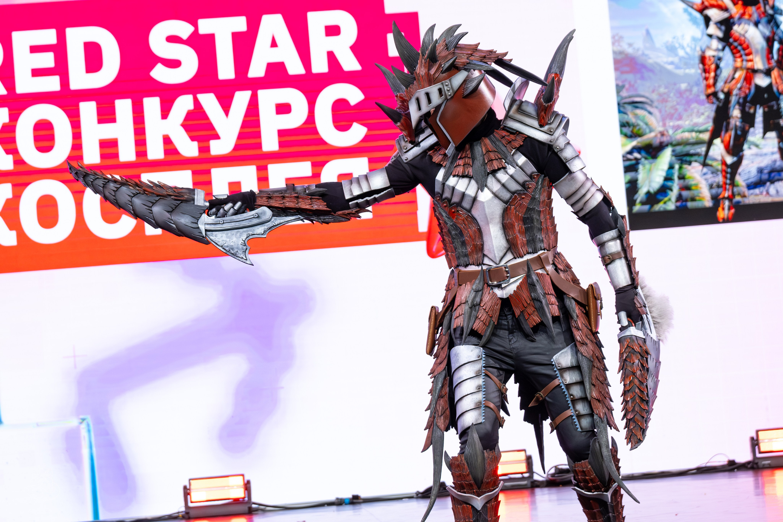 Сцена РЭД ЭКСПО 2024. Косплей фотограф