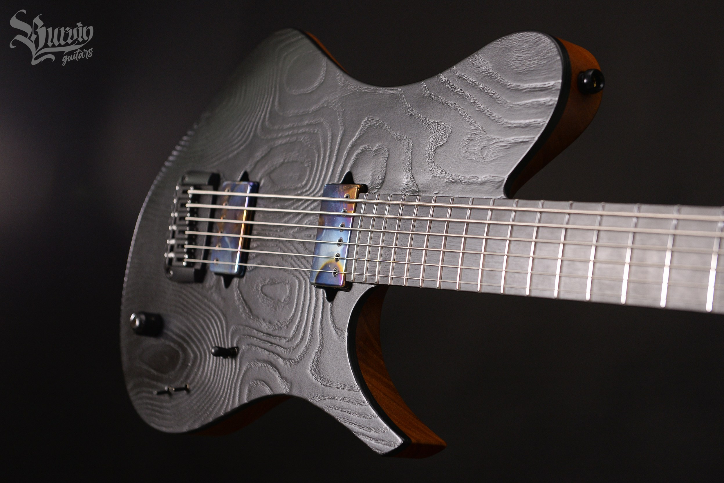 032 ZLAYA SOBAKA. Master of making guitars and basses to order