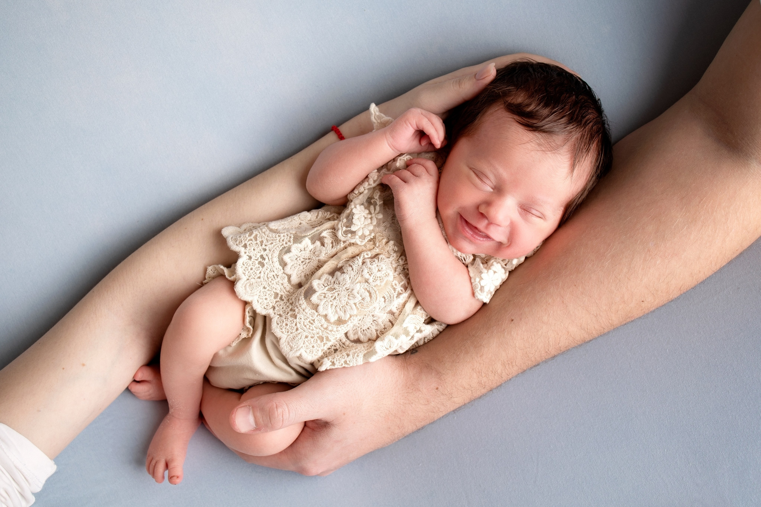 Нежная и милая фотосессия первых дней жизни Вашего ребенка в Минске. Фотограф новорождённых Минск — стоимость newborn фотосессии в Минске