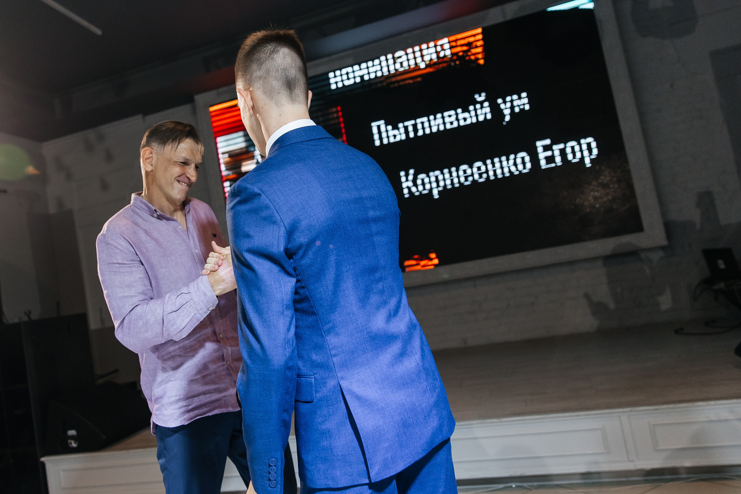 2023-06-23 Выпускной МБОУ СОШ № 10. Фотограф в Красноярске