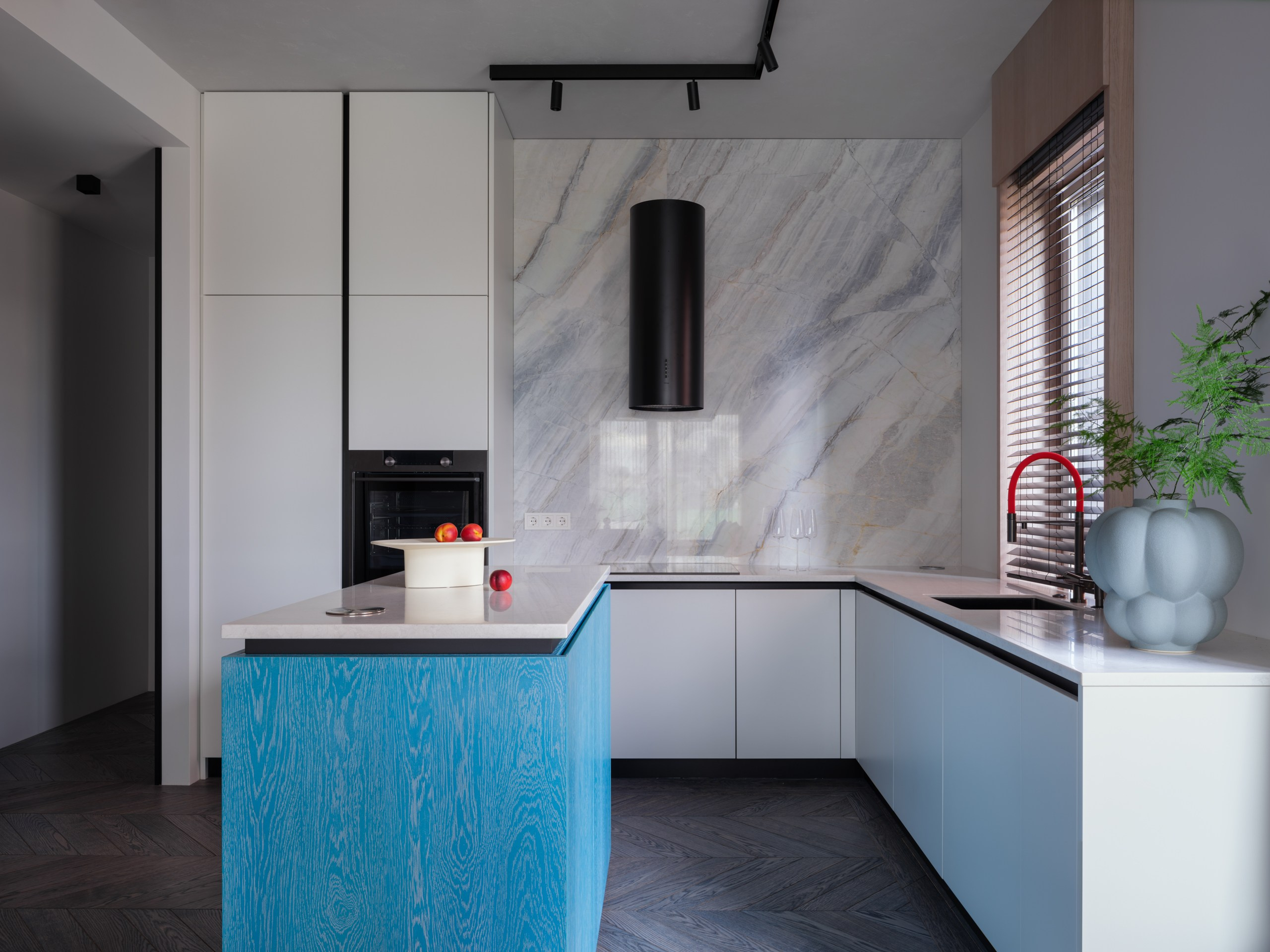 Юлия Шевелева дизайн проект Цветная, большой квартиры на Первомайской. Коваль Илья — Интерьерный и архитектурный фотограф