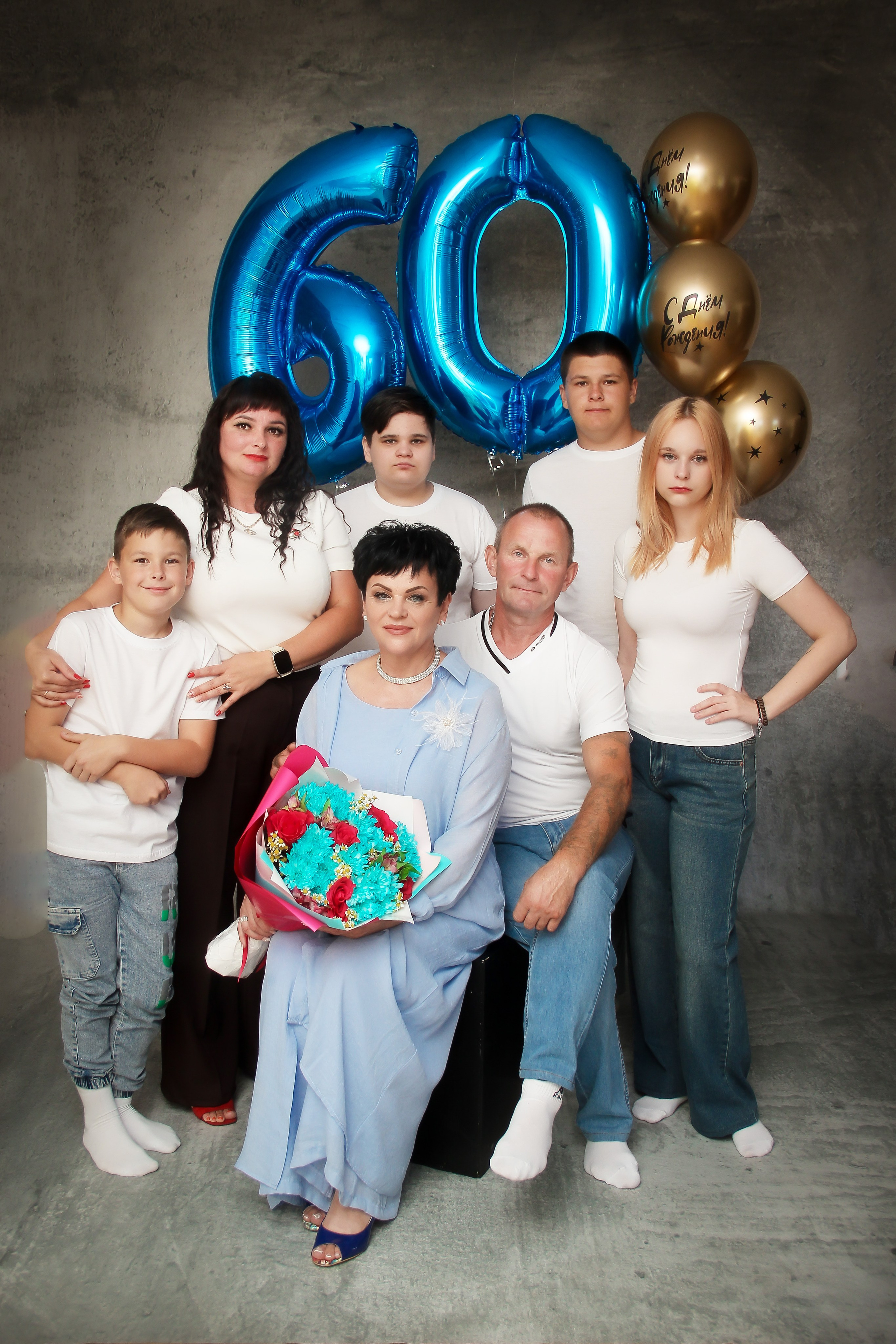 Семейные фотосессии студийные; новогодние, тематические, домашние и тд. Выпускные альбомы для школ и Детских садов в Барнауле /Выпускные/Свадебные/Детские/Семейные и др. виды съёмок /Фотограф Вера Валейко