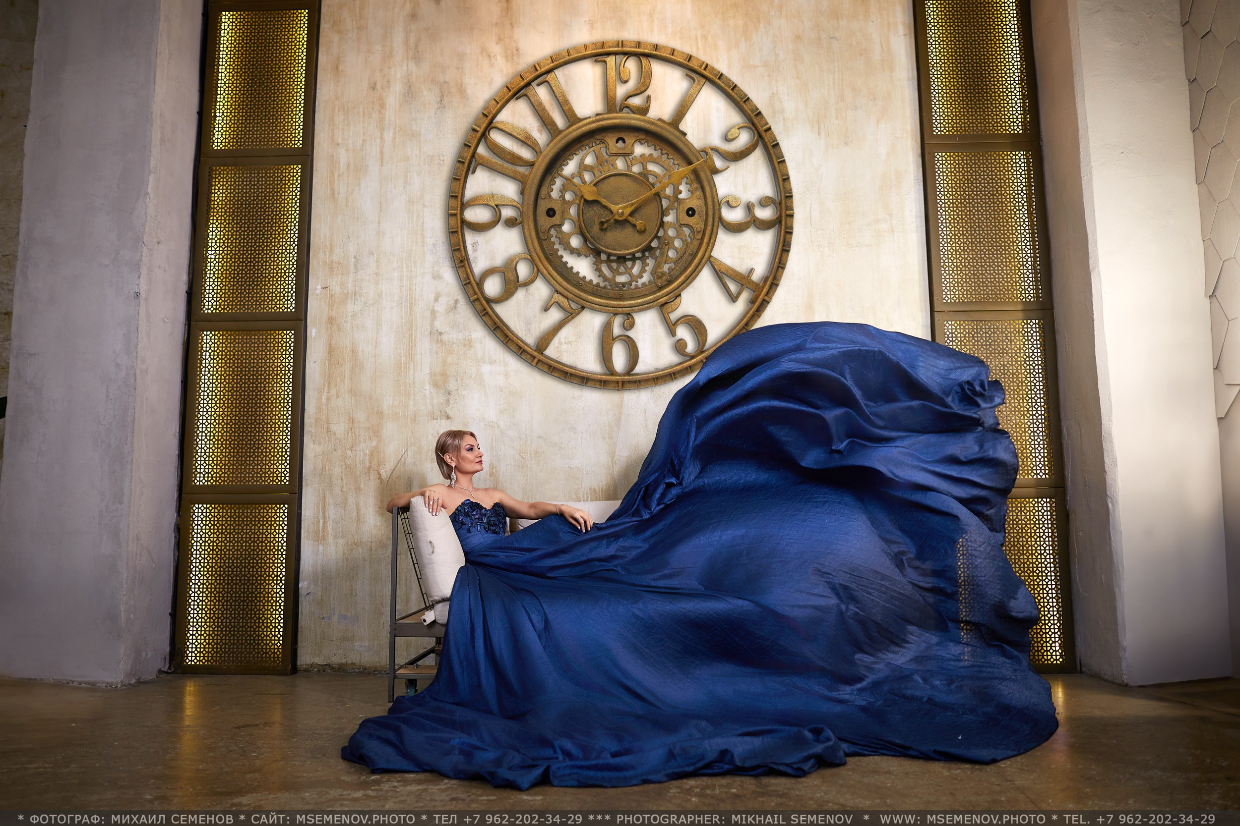 Portrait photo session. Photographer for business Mikhail Semenov. Aqua photo studio, photo school