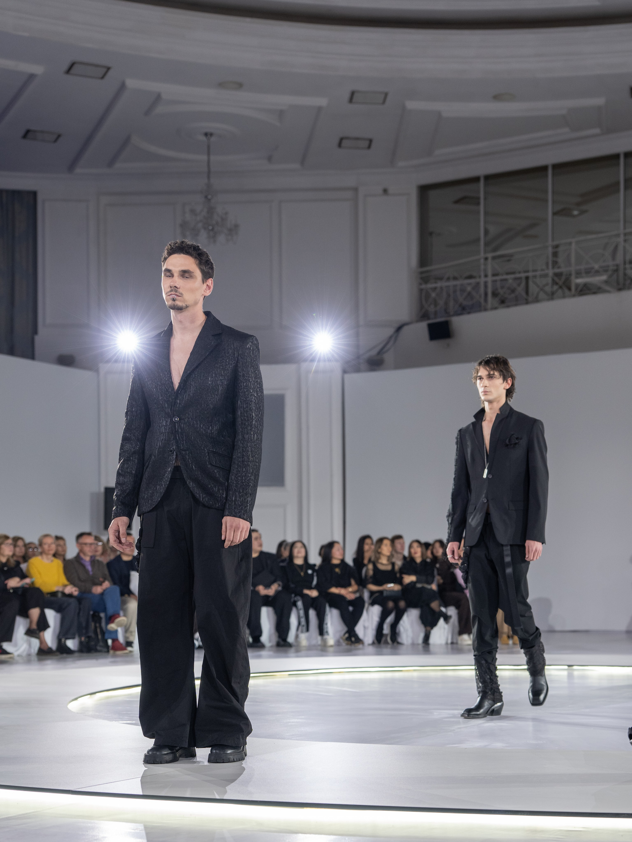 Дизайн DVALI. Сайт Алматинского НЮ АРТ, будуар и фэшн фотографа Дениса Карпенко