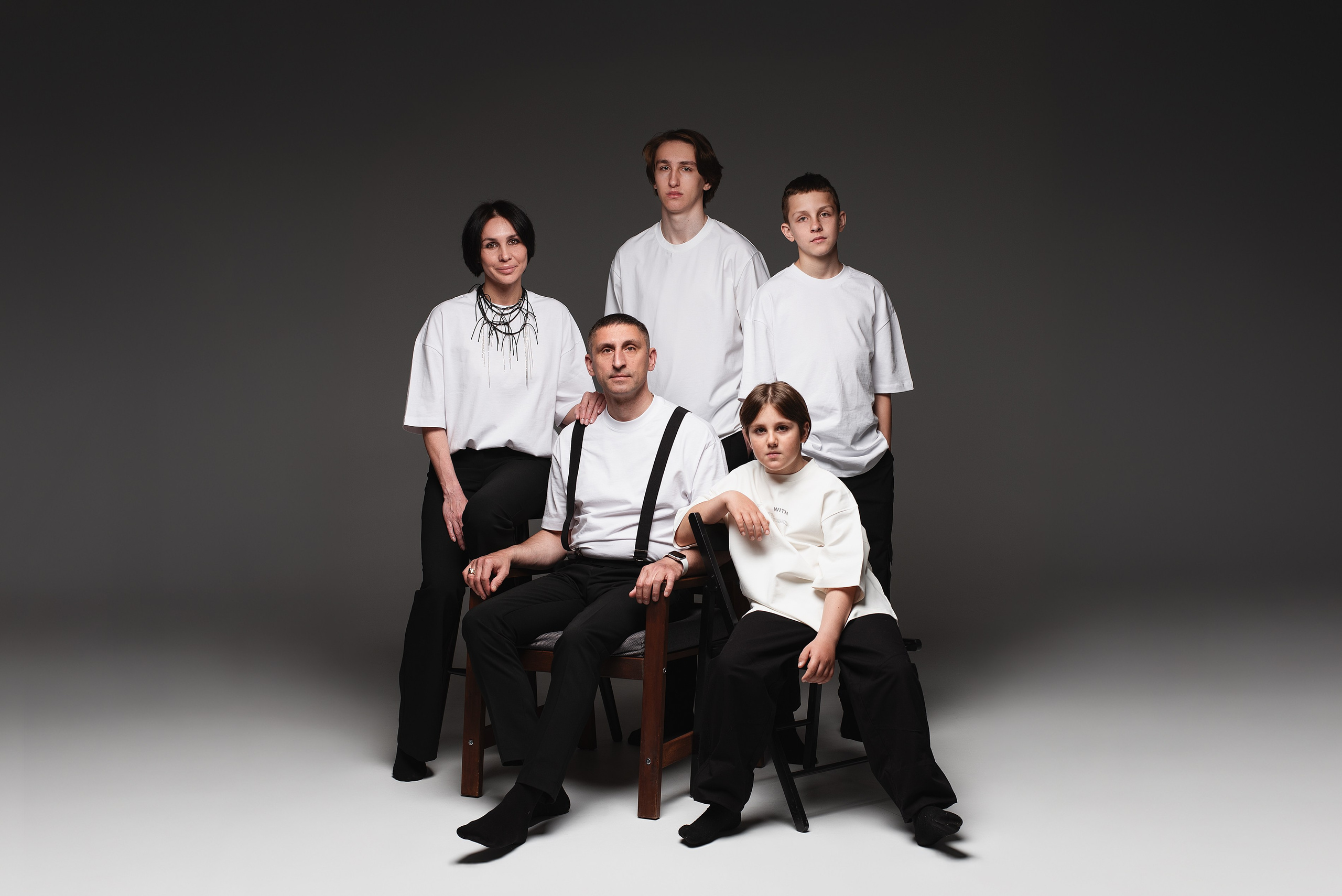 Семейная фотосессия на циклораме. Семейный фотограф в Южно-Сахалинске Анастасия Лимарева