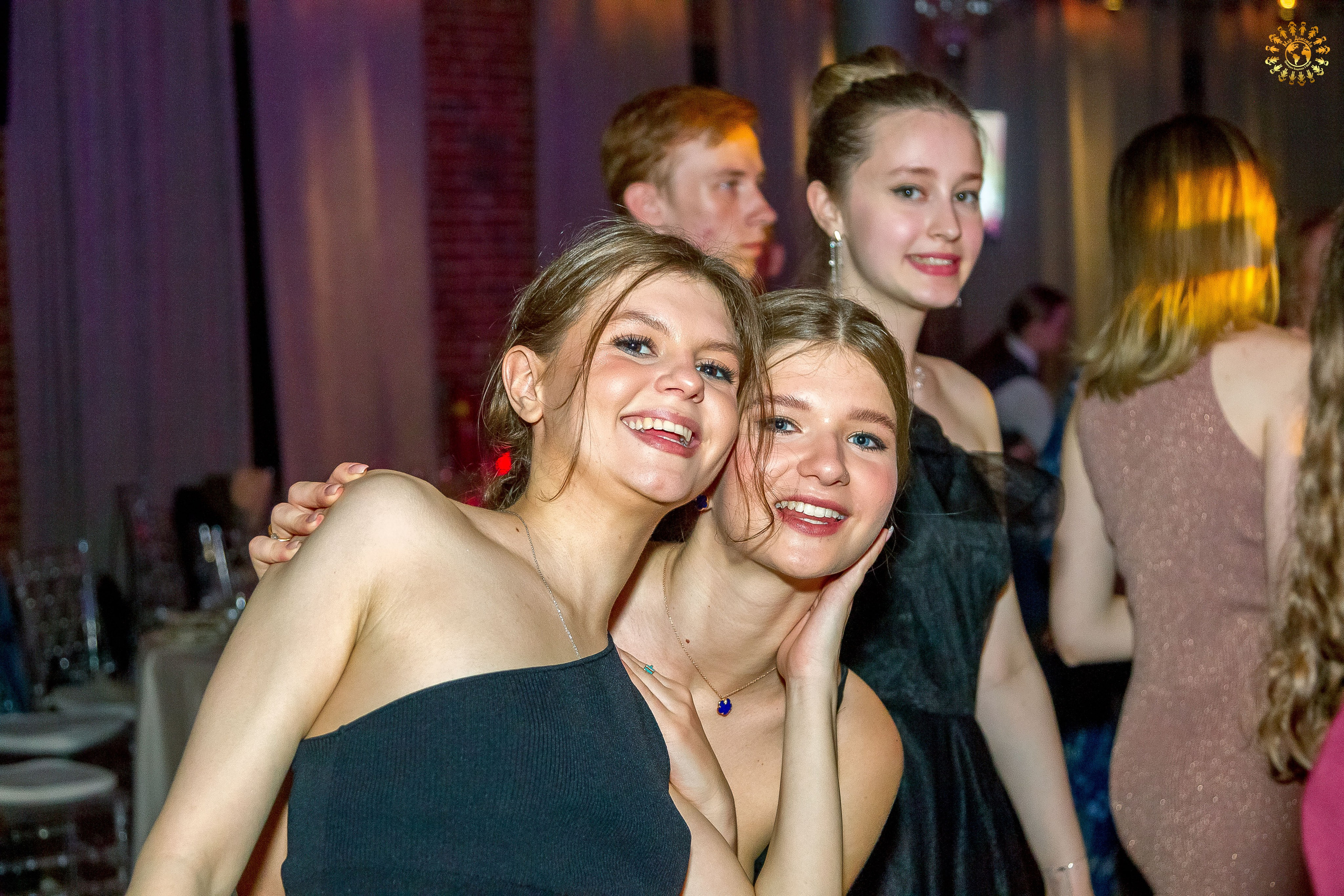 Выпускной 2023 (11-е классы) клуб «Джаггер», Москва. Репортажная съемка в Москве и области. Анималистика