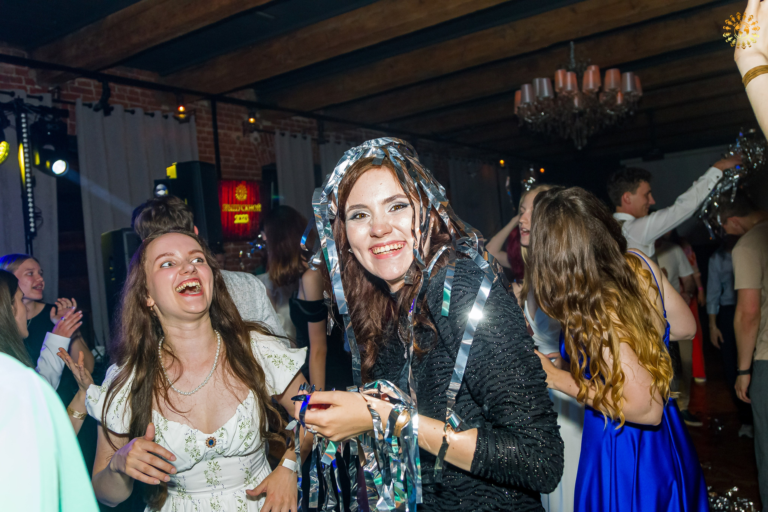 Выпускной 2023 (11-е классы) клуб «Джаггер», Москва. Репортажная съемка в Москве и области. Анималистика