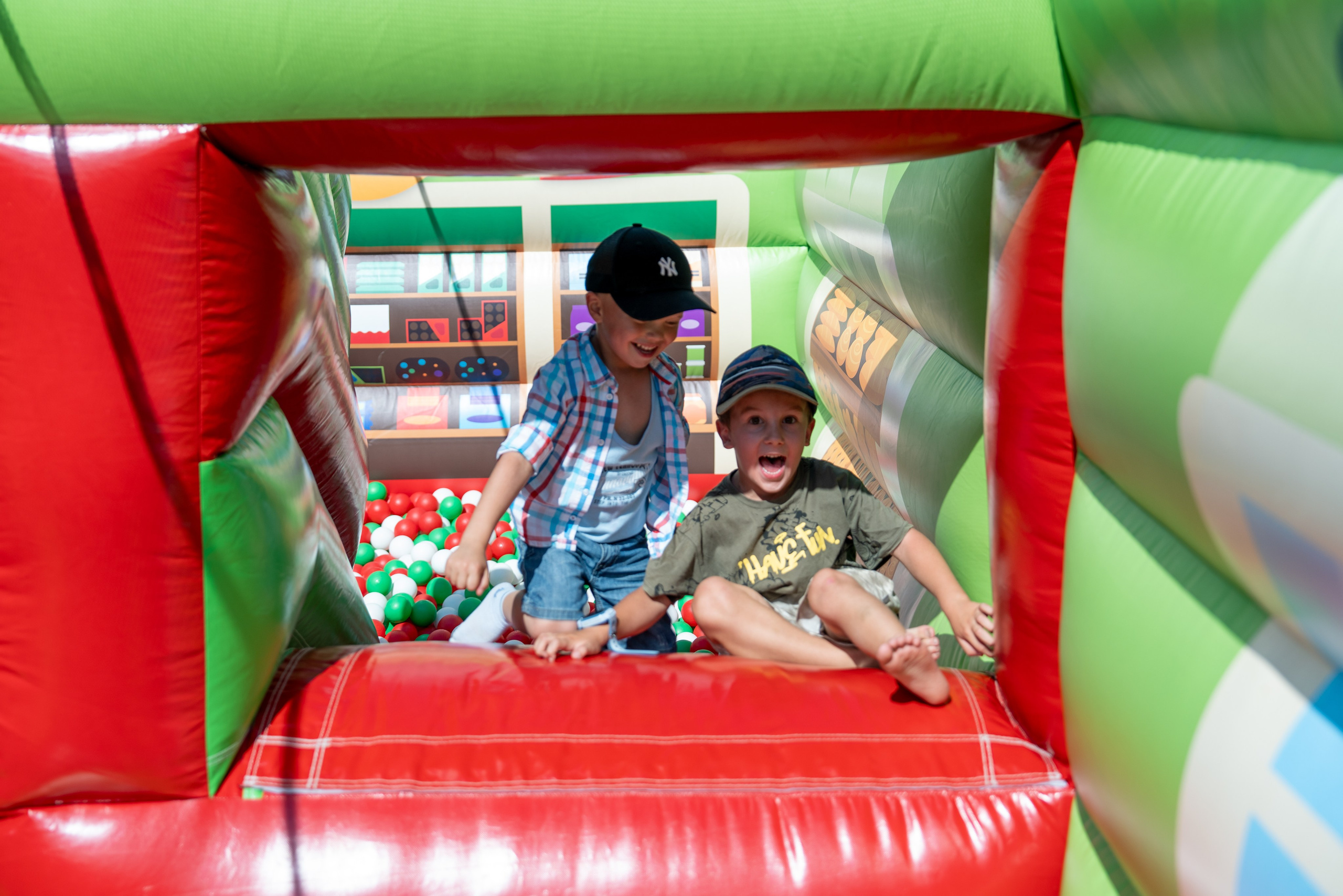 Фотоотчет партнеской интеграции для сети «Пятерочка» на фестивале «Grounded». Репортажный фотограф в Красной Поляне и Сочи Павлюченко Екатерина