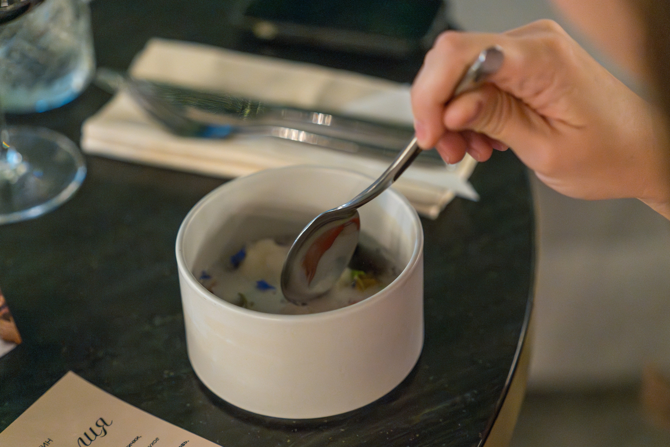 Гастрономический ужин «Лесная Италия» с Мирко Дзаго в ресторане RiverSide. Репортажный фотограф в Красной Поляне и Сочи Павлюченко Екатерина