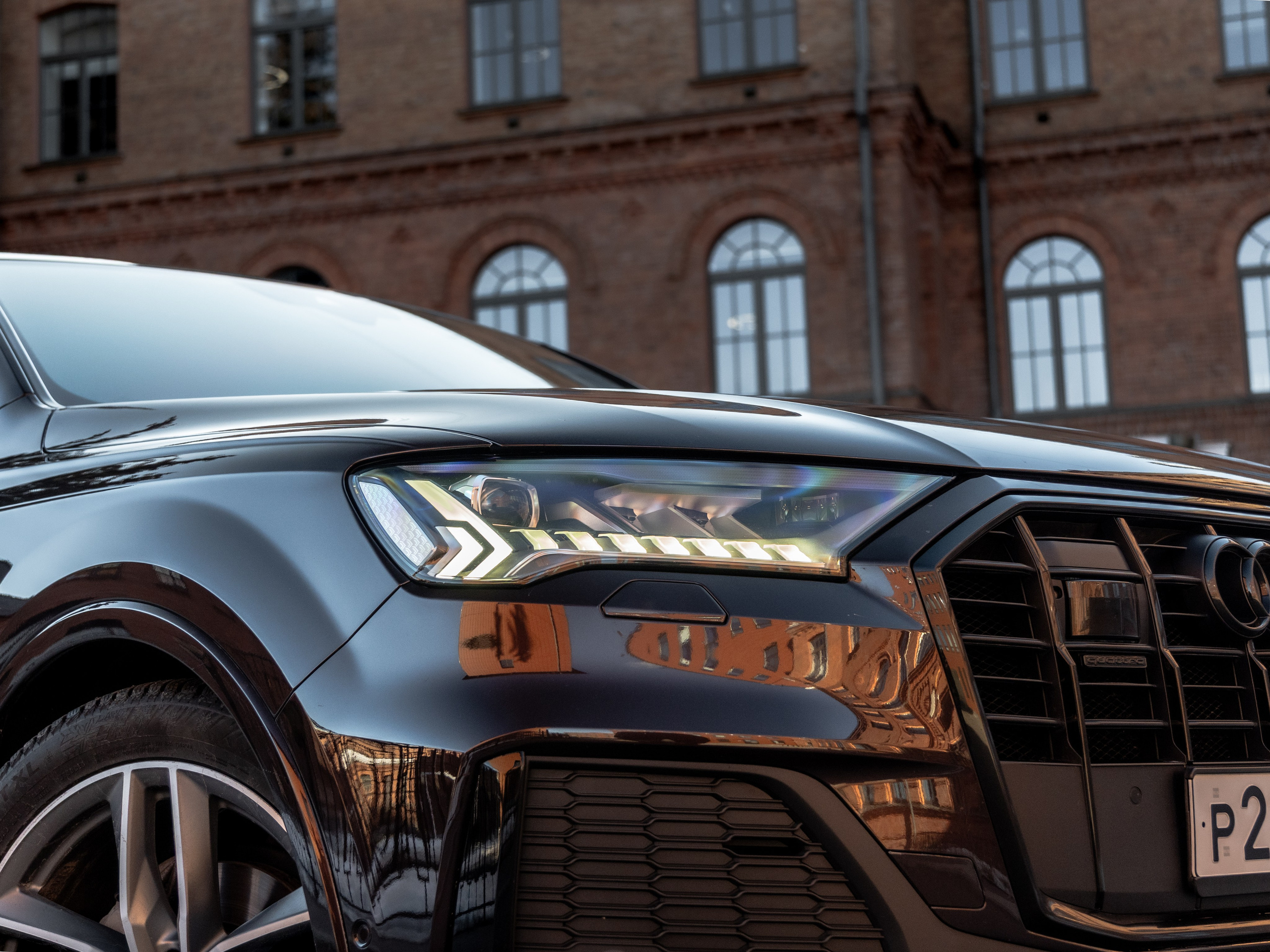 AUDI Q7. Opasnophoto