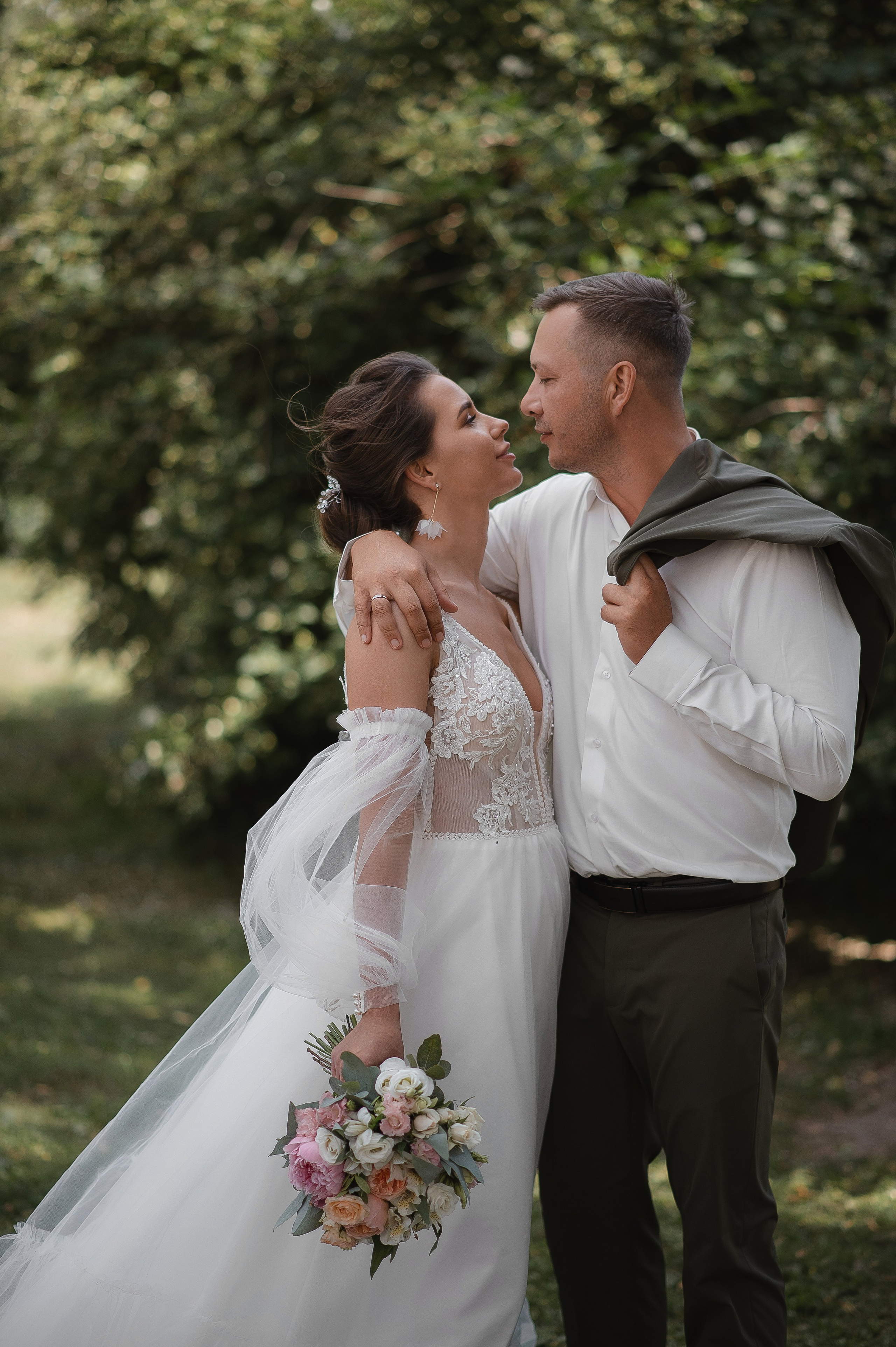 Семейство новобрачных, счастливо вместе