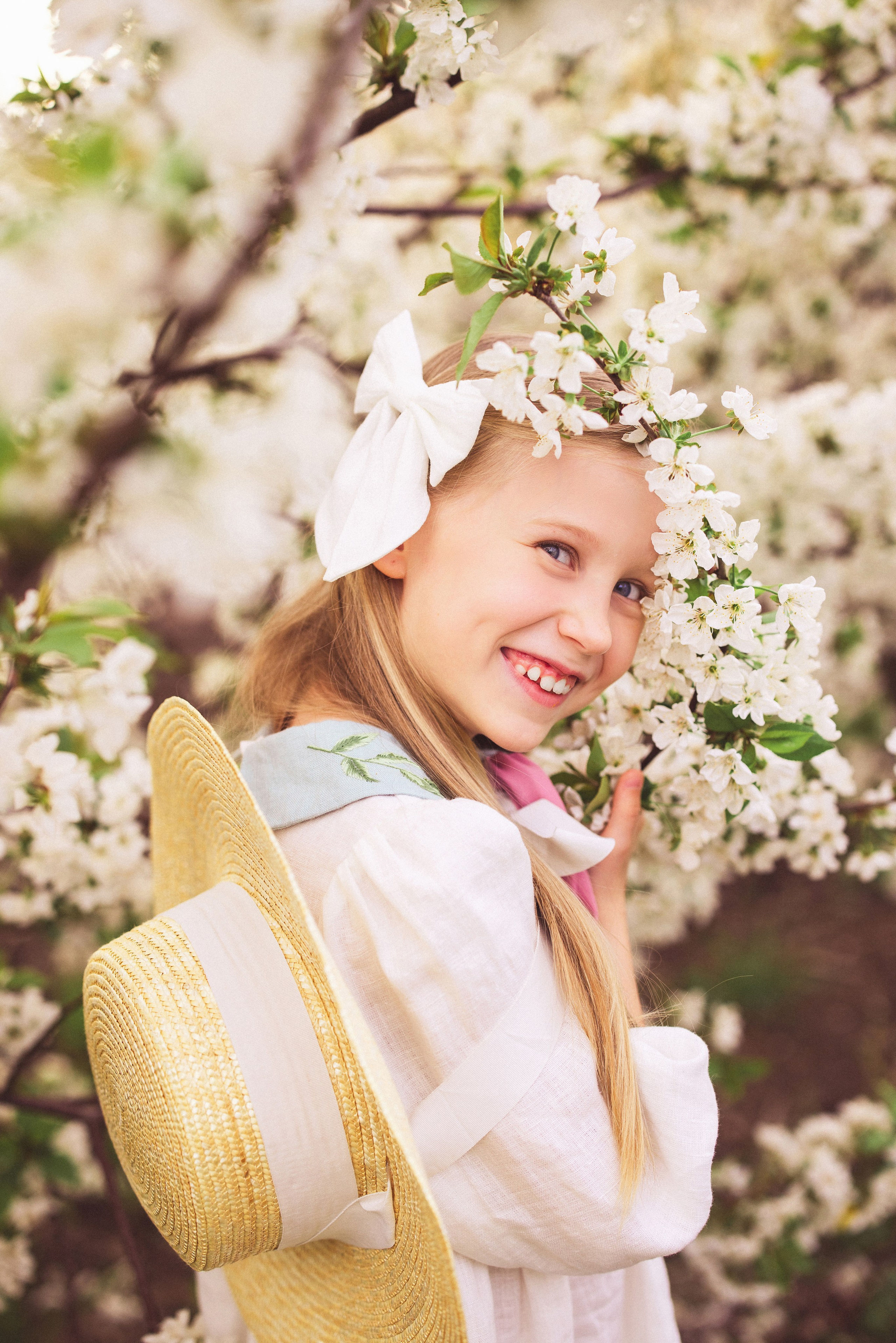 Фотосессия в цветущем саду с козочкой. Семейный и детский фотограф в Краснодаре Анна Трашкова