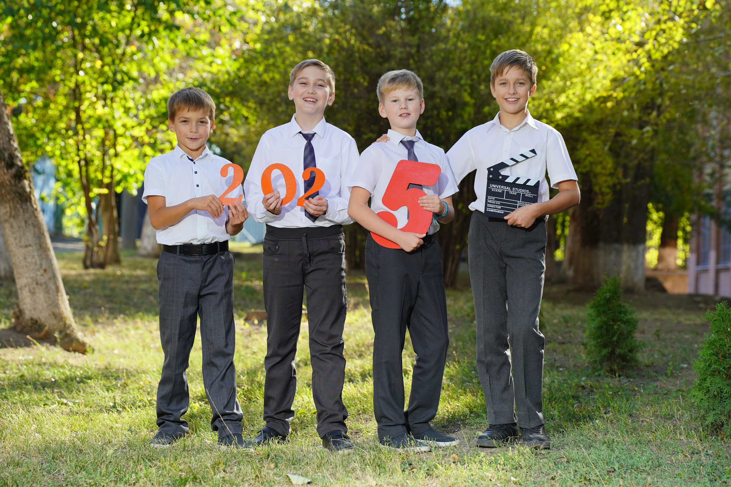 Фото с другом. MEMENTO.Выпускные альбомы, школьные, юбилейные и другие книги. Ростов-на-Дону