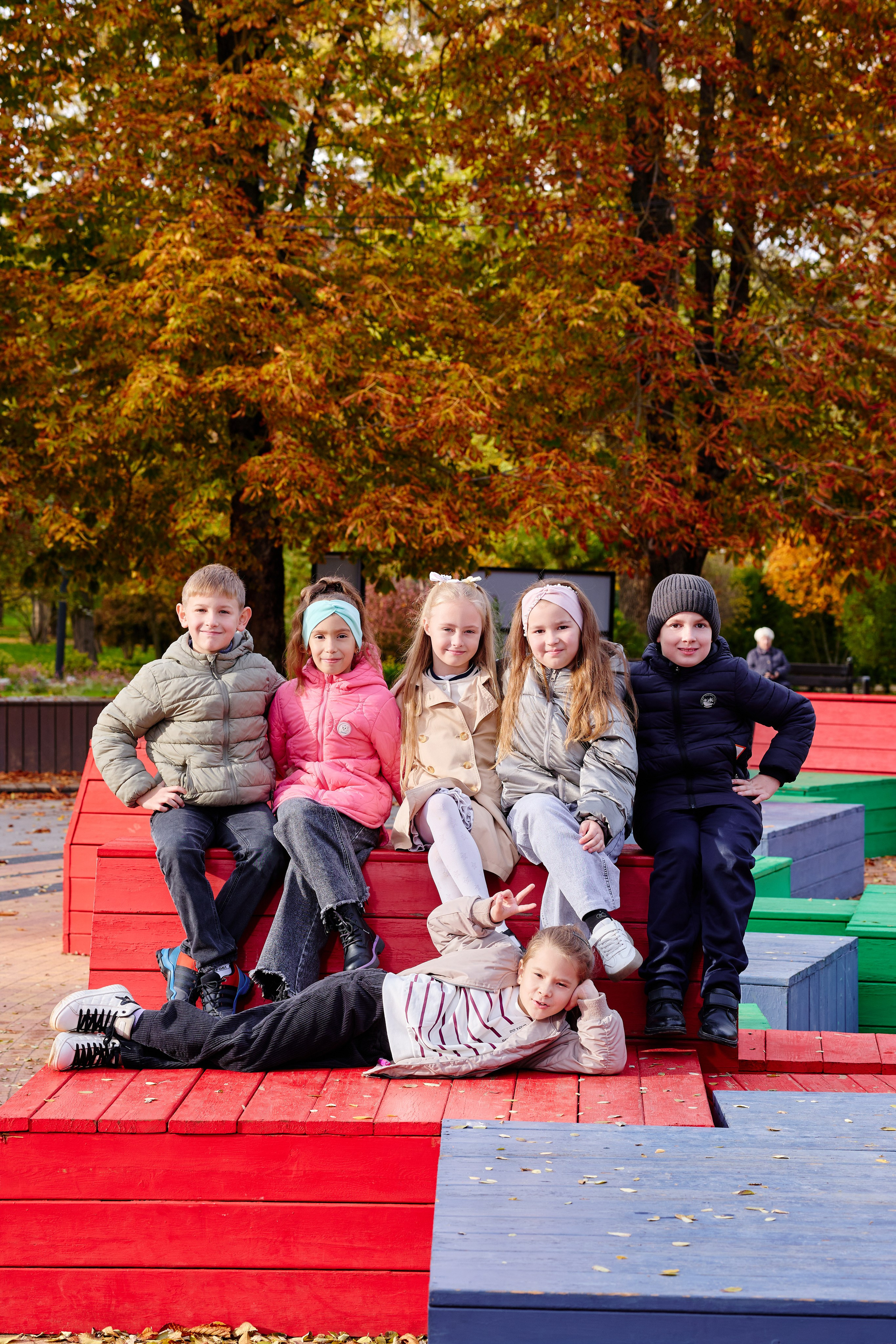 Прогулка в парке классом. Фотограф Выпускные альбомы Таганрог Сергей Коробченко