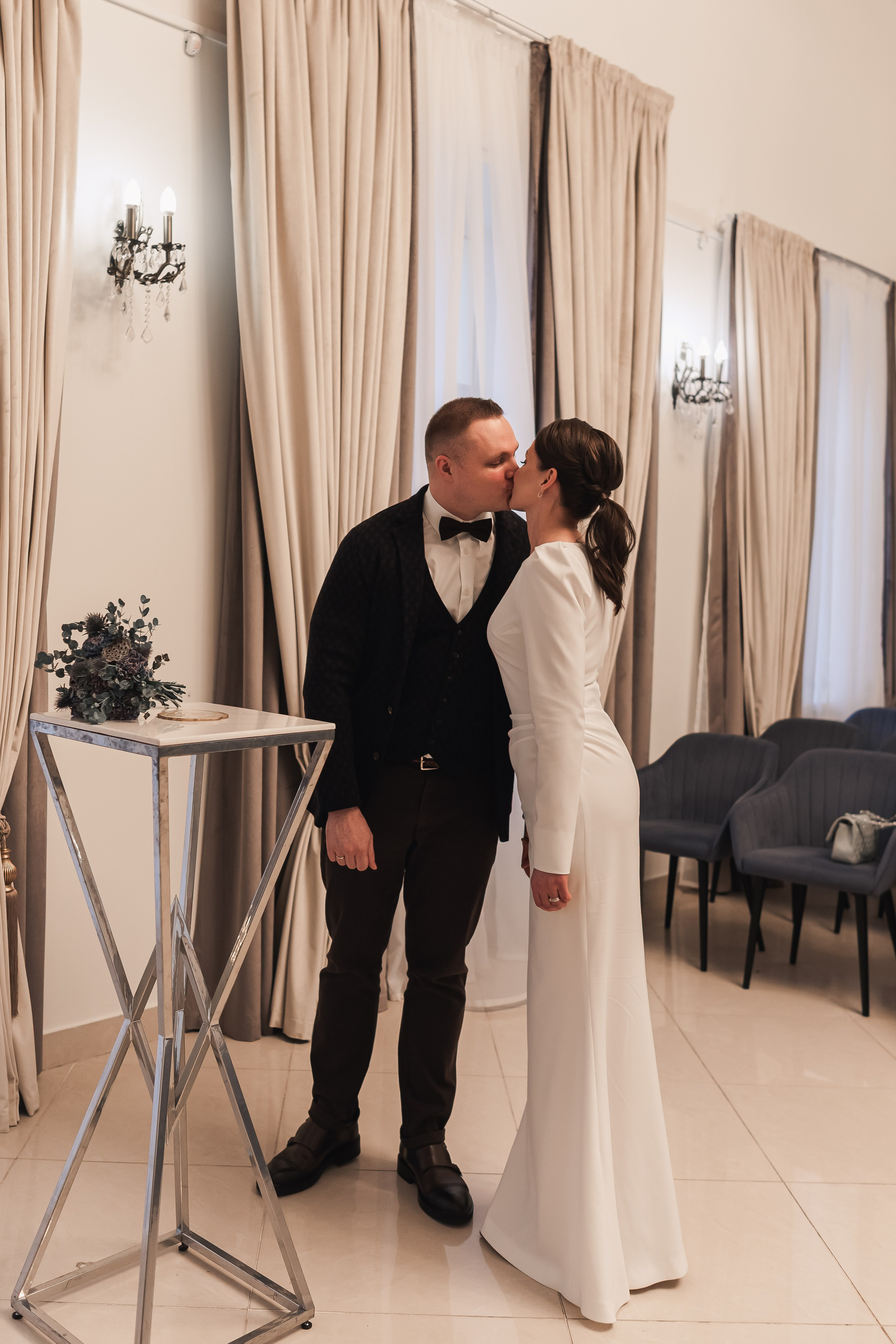 Камерная свадьба ВДНХ. Свадебный фотограф в Москве Анна Сдобнова