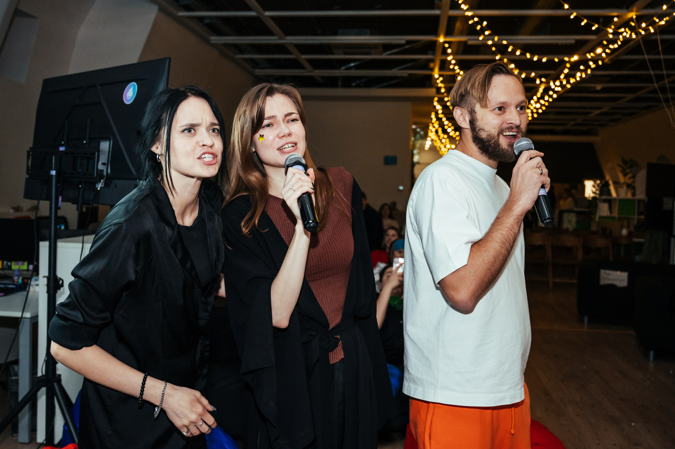 Фотосъёмка корпоратива в офисе в Санкт-Петербурге. Анастасия Петрович фотограф, фотокорреспондент в Москве и Санкт-Петербурге. Фотосъёмка репортажа, мероприятия, корпоративная съёмка, контент