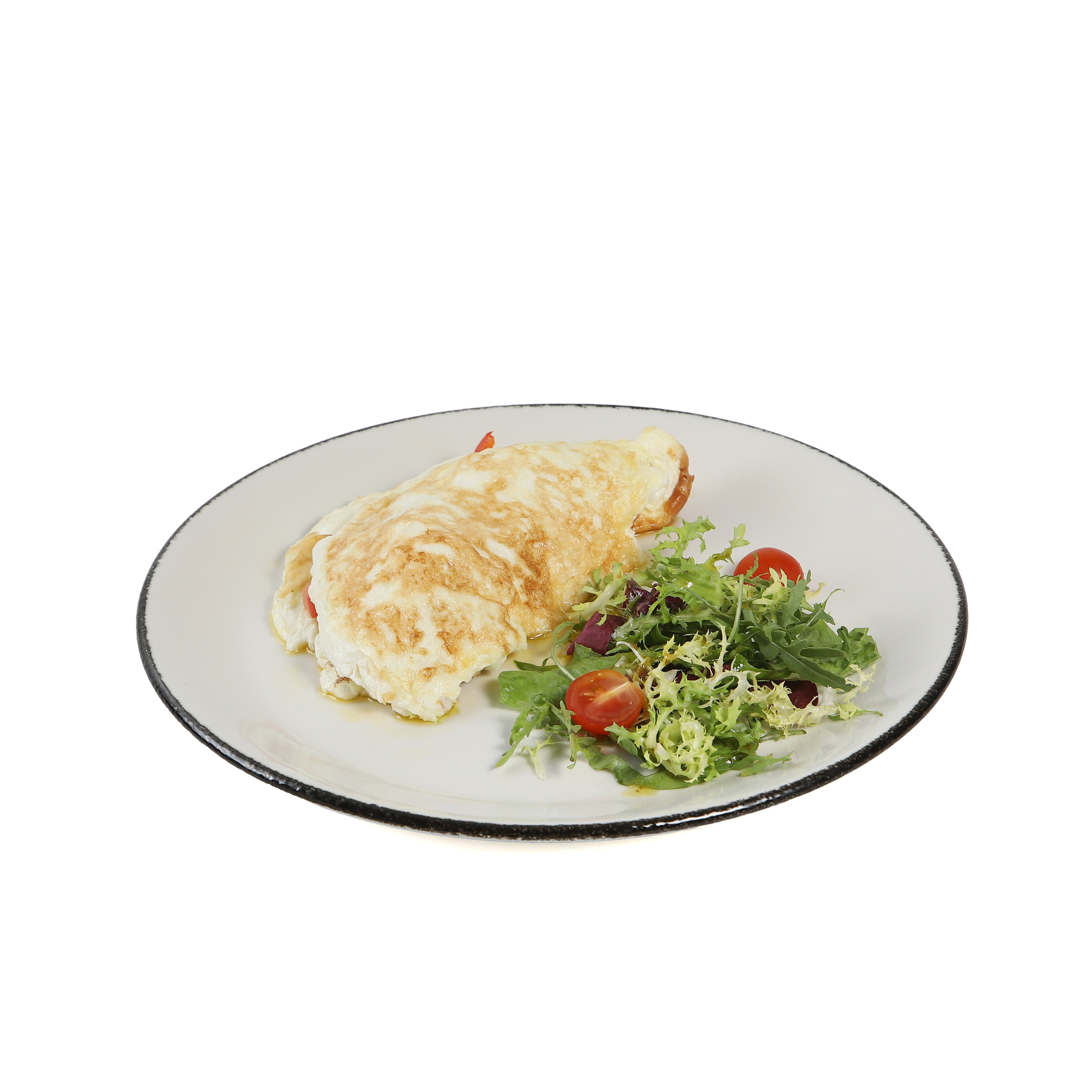 Фуд-фотография омлета с зеленью и овощами.