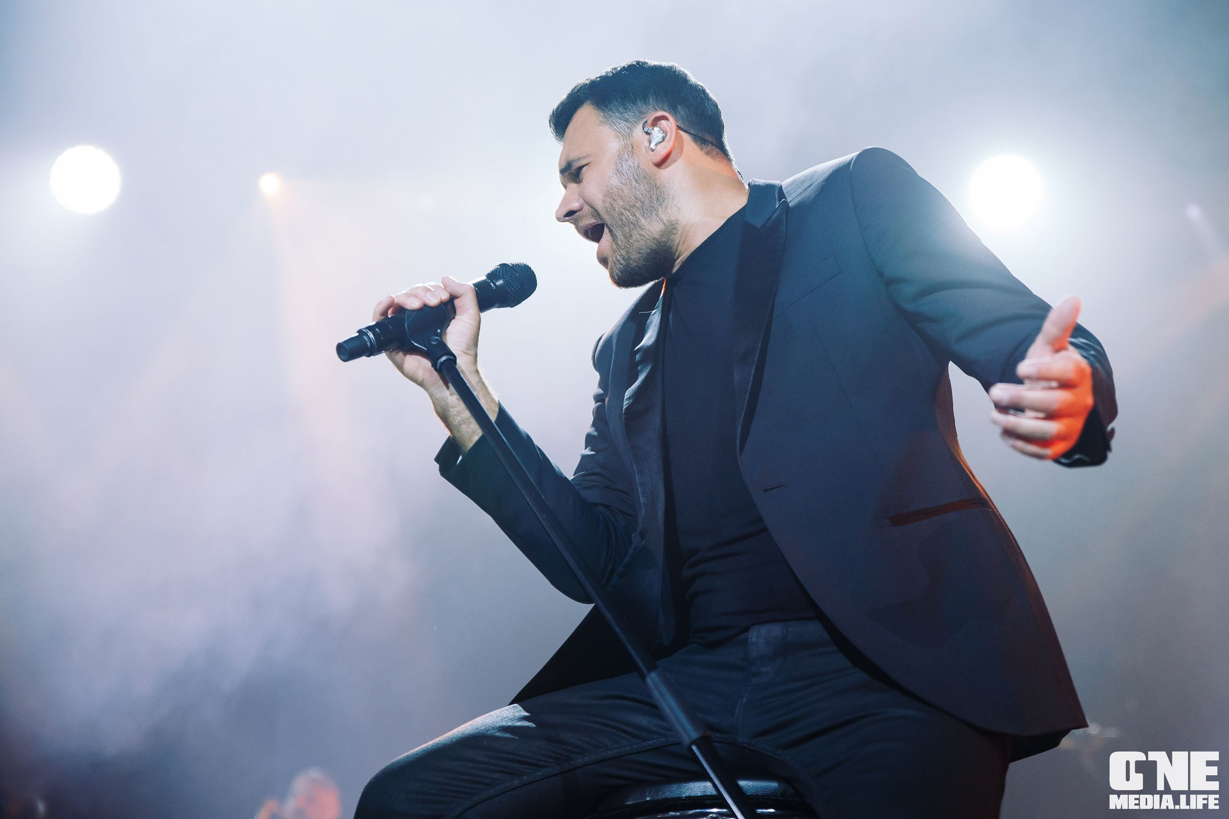 Фоторепортаж с концерта Эмина в Янтарь Холле. One Media Life: фоторепортажи, фотоотчеты с мероприятий и заведений