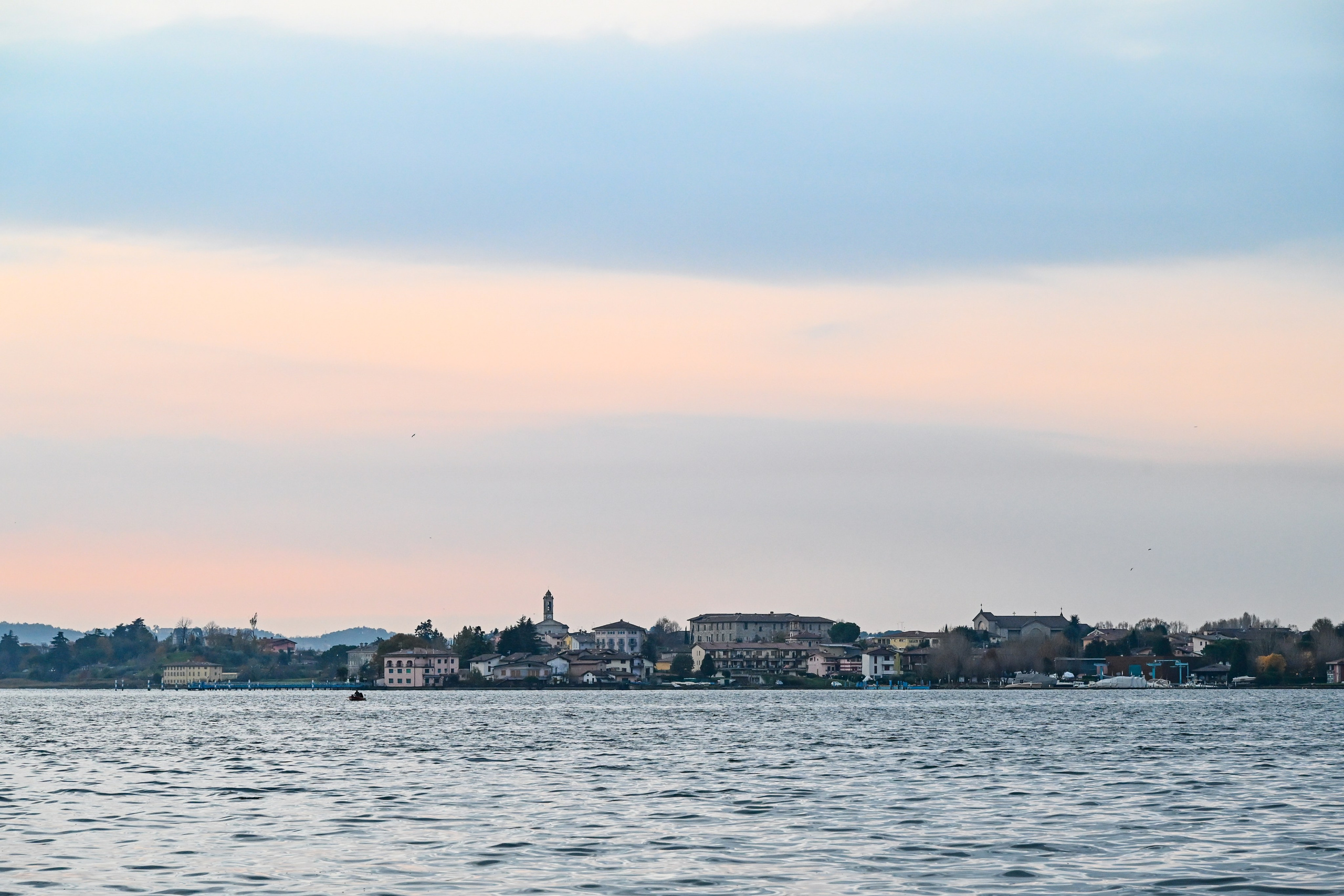 Lago d'iseo and hotel. Фотограф Минск