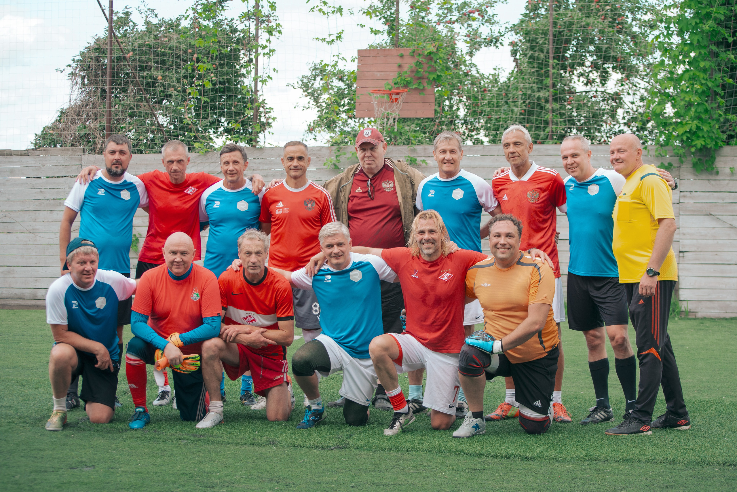 Товарищеский матч с ветеранами московского «Спартака» и «Динамо». Фотограф Валерия Азамат — жизнь в каждом кадре