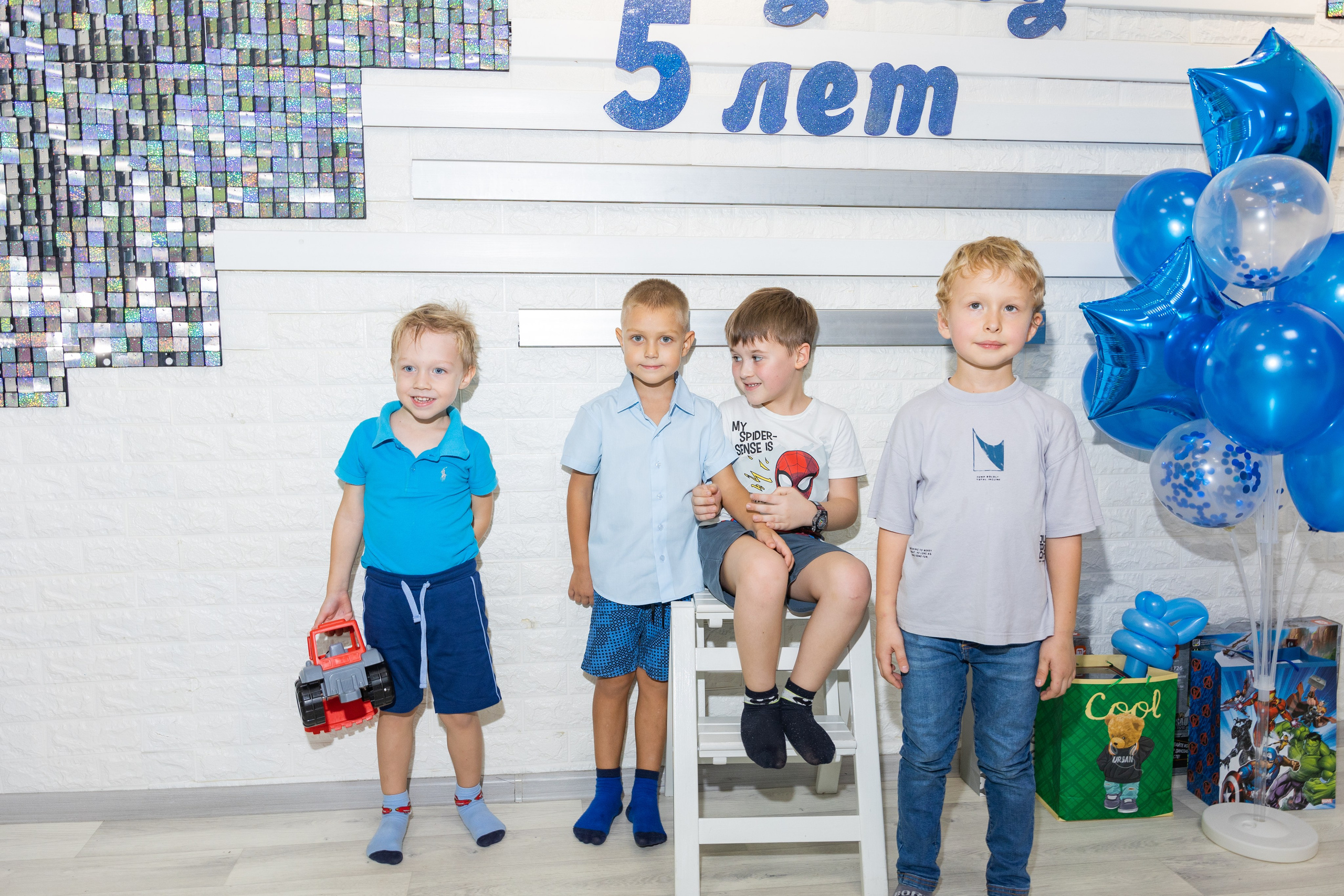 День Рождение в детском центре Качели. Выпускные альбомы во Владивостоке