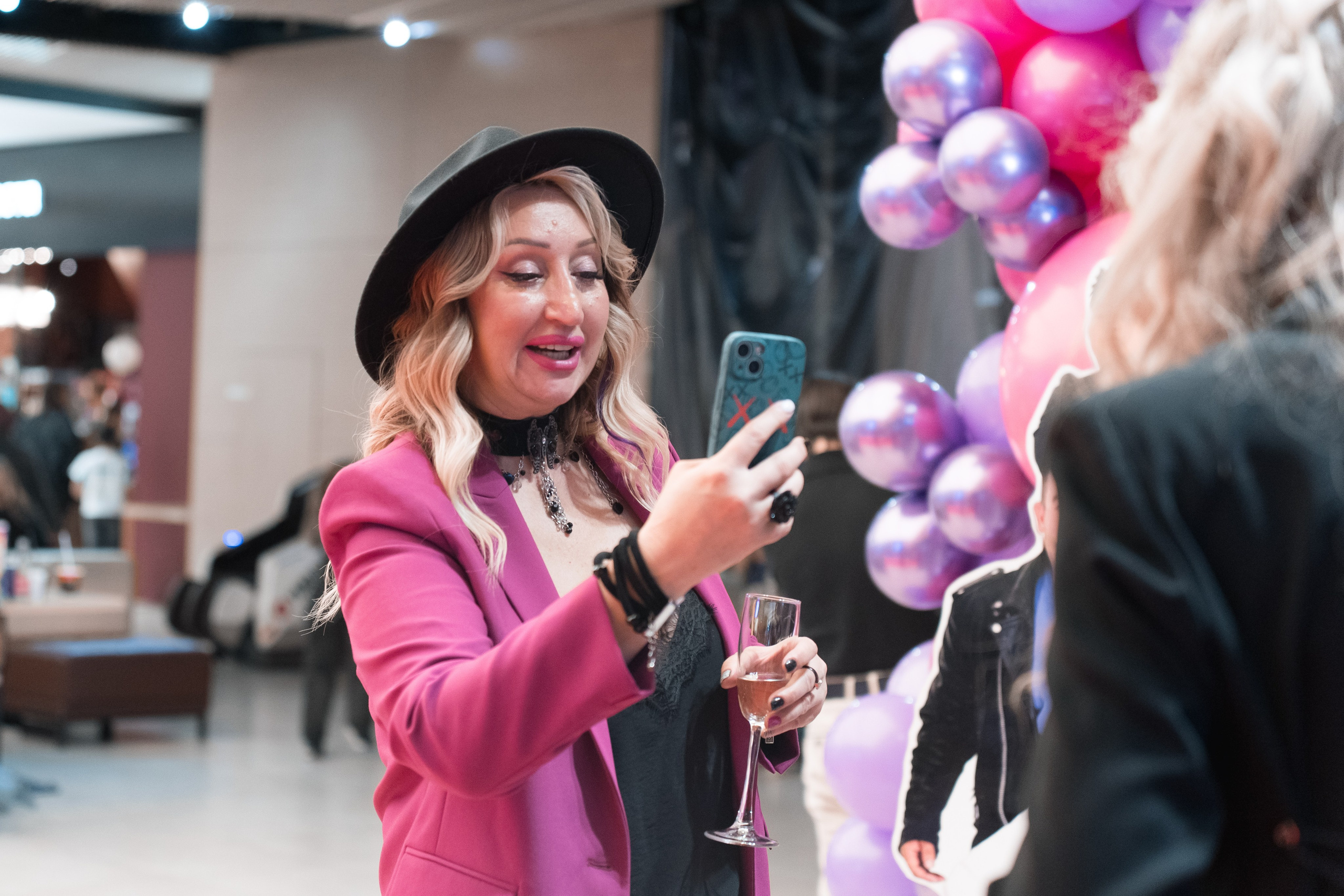 Веб-сериал «МЫ». Для тех, кто не ждёт удачи, а создаёт её. Каждая фотосессия — это твой момент, твой стиль, твой успех. 📸