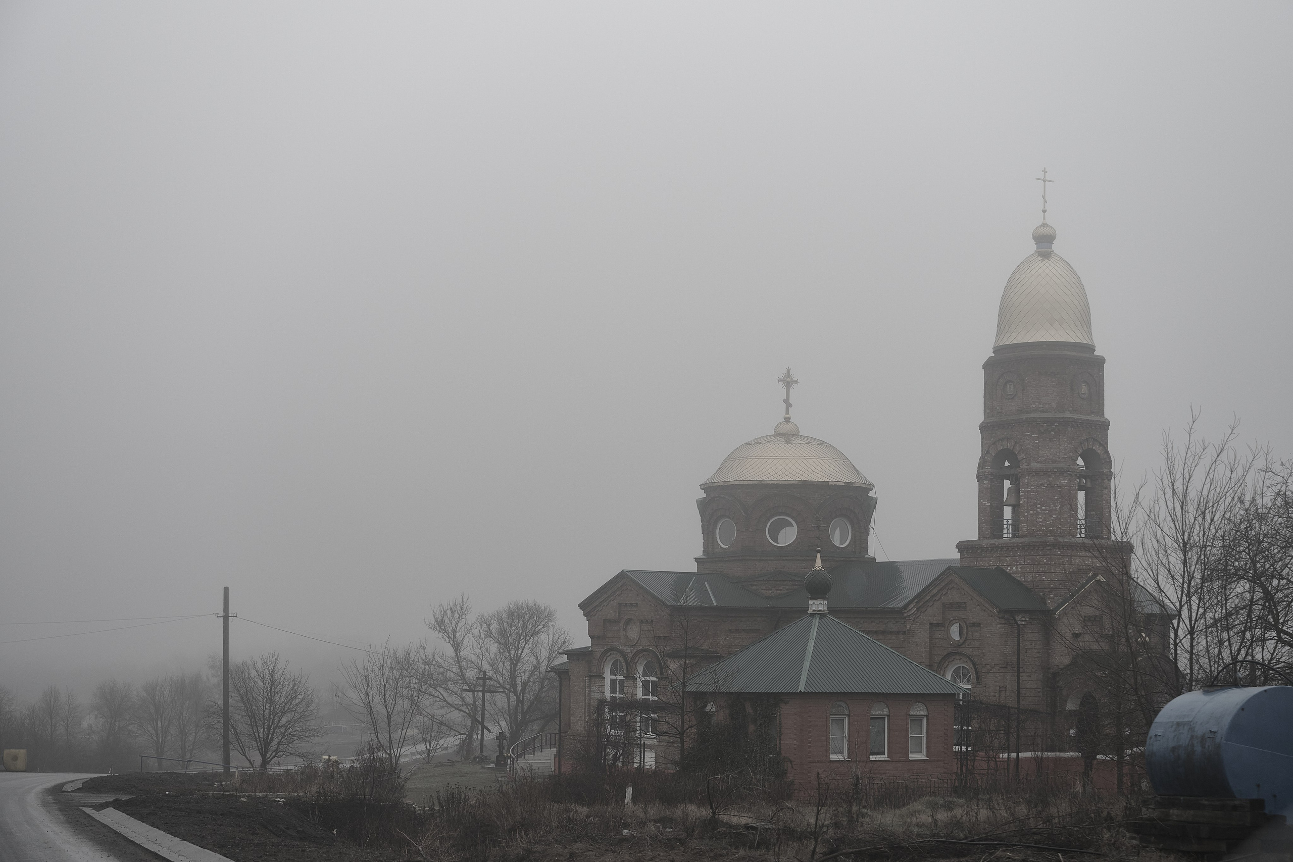Дорога домой. Туман. Фотограф Роман Адлер
