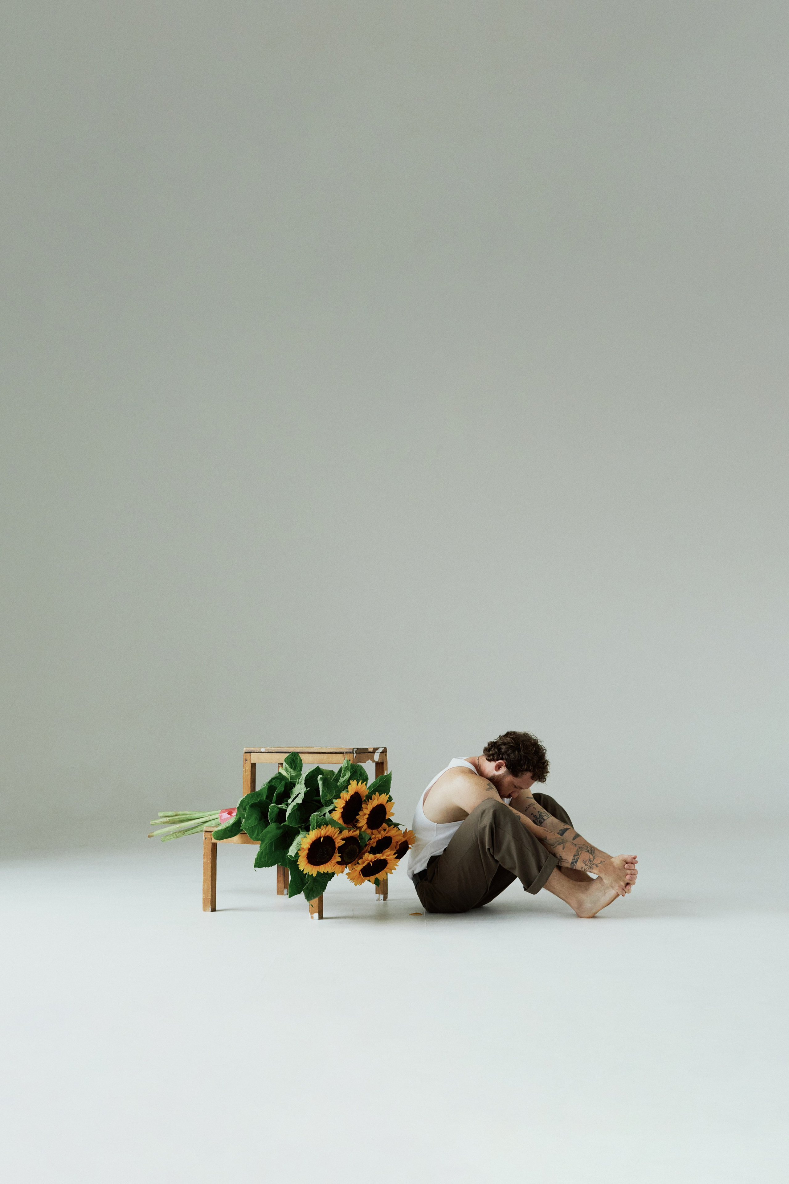 минималистичный студийный мужской портрет Хабаровск