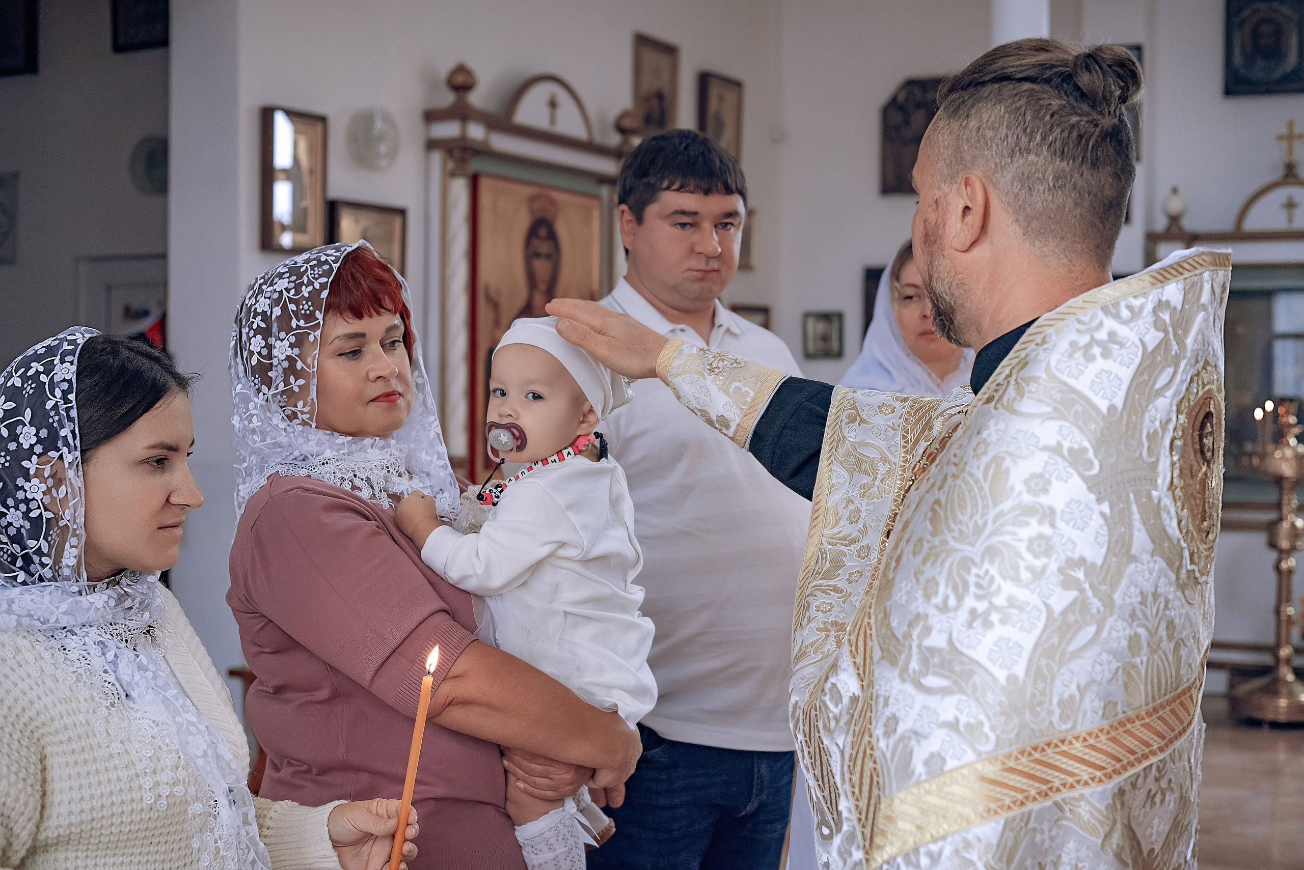 Крещение Алины в Трехсвятительской церкви Красноярск. Фотографы крещения/венчания  Красноярск Татьяна и Вячеслав Переваловы