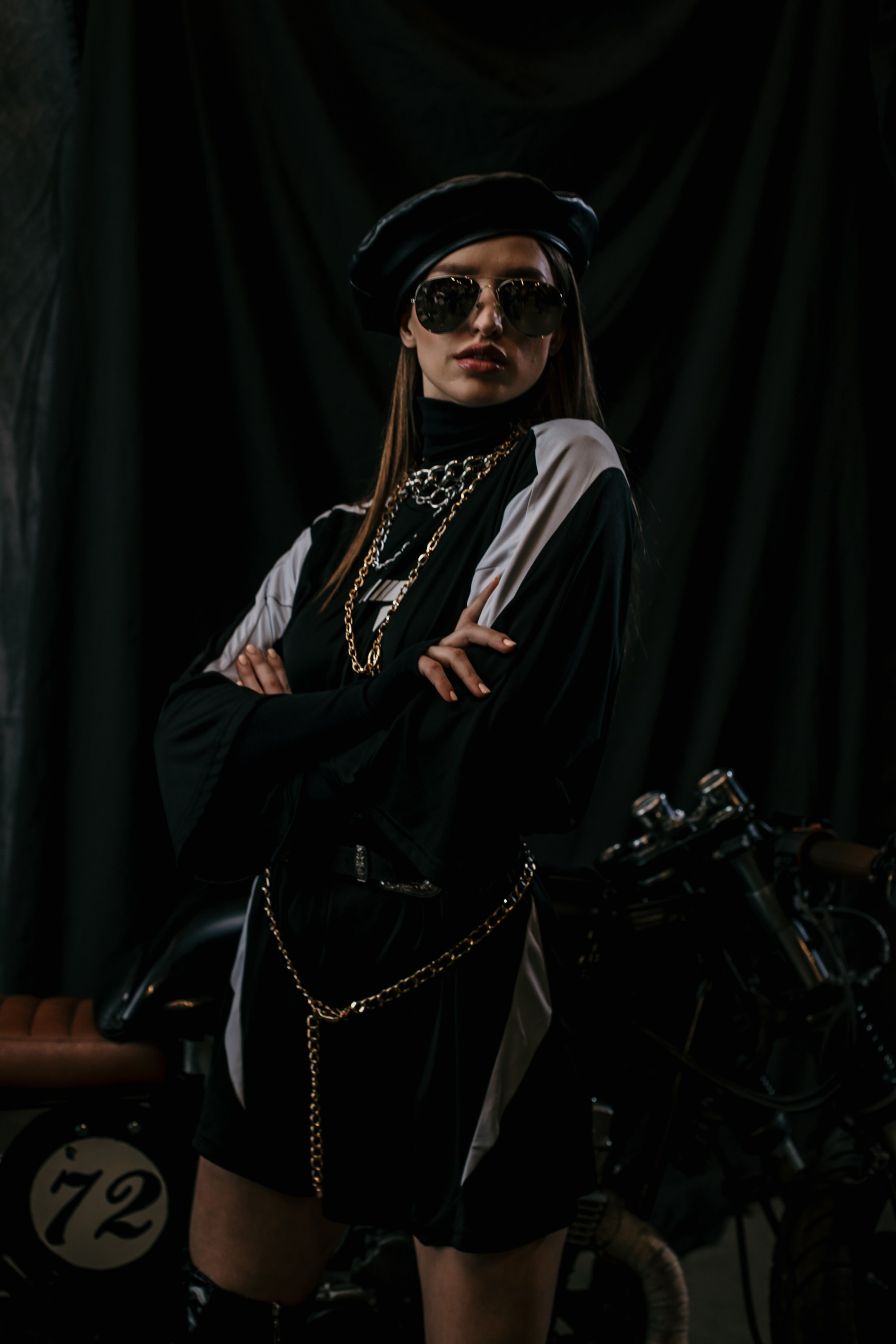 Девушки-байкеры — Фотосессия с мотоциклом в Питере. Свадебный, семейный, портретный, репортажный фотограф в Санкт-Петербурге