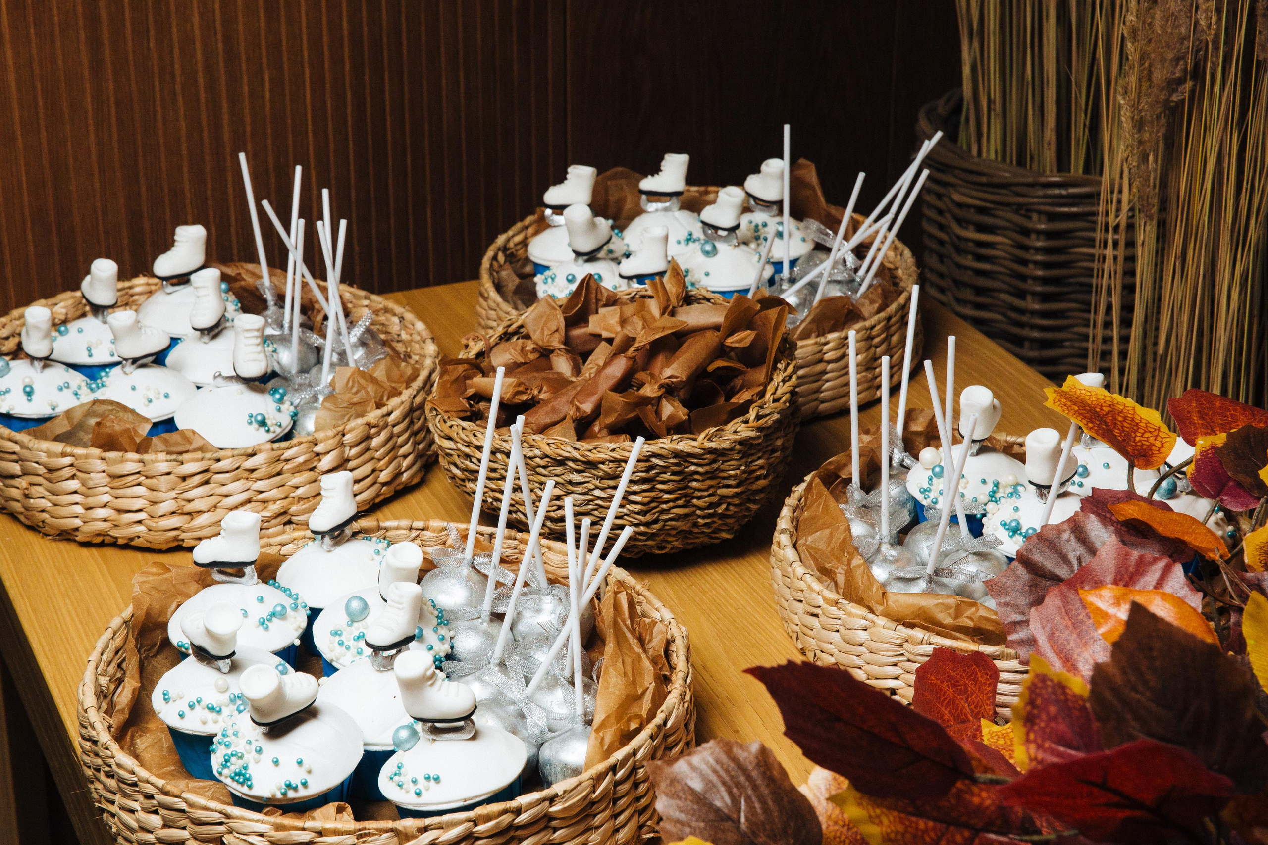 фигурки на день рождение в форме фигурных коньков 