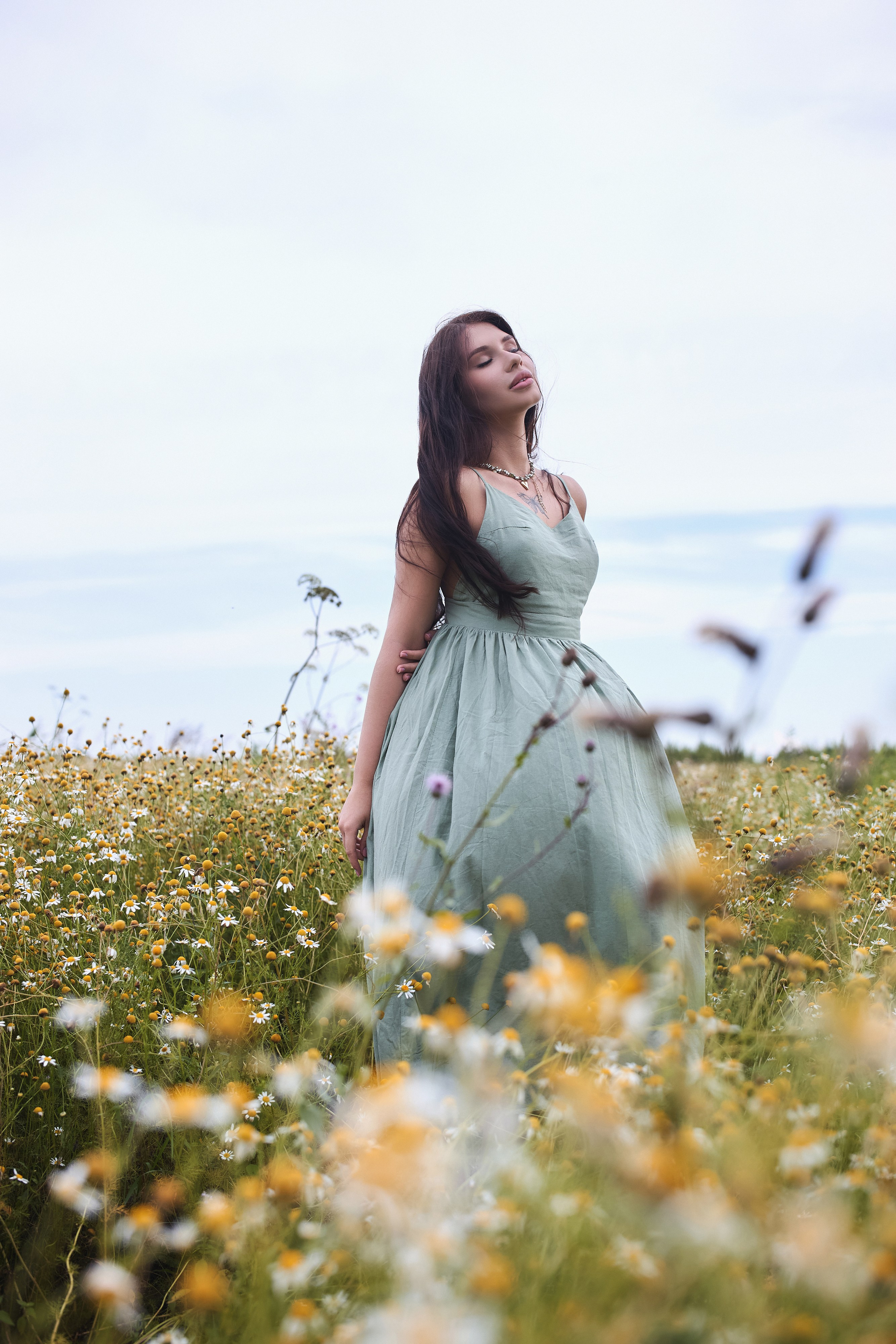 Настя, ромашковое поле. Фотограф Игорь Михайлов