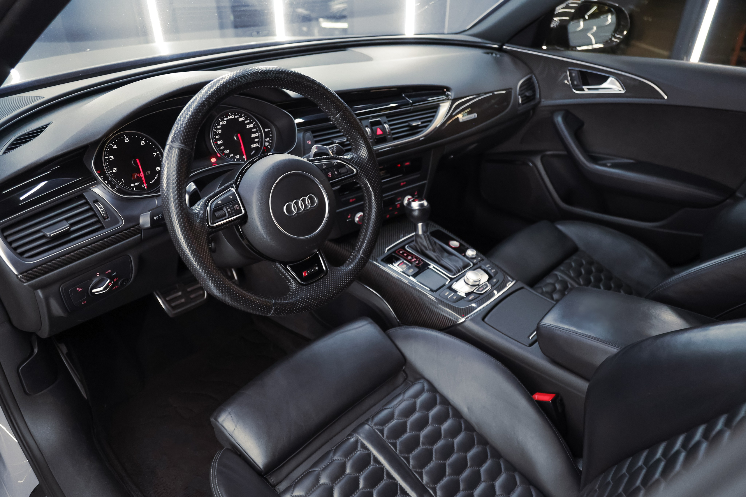 2017 AUDI RS6. Mixturecaptures