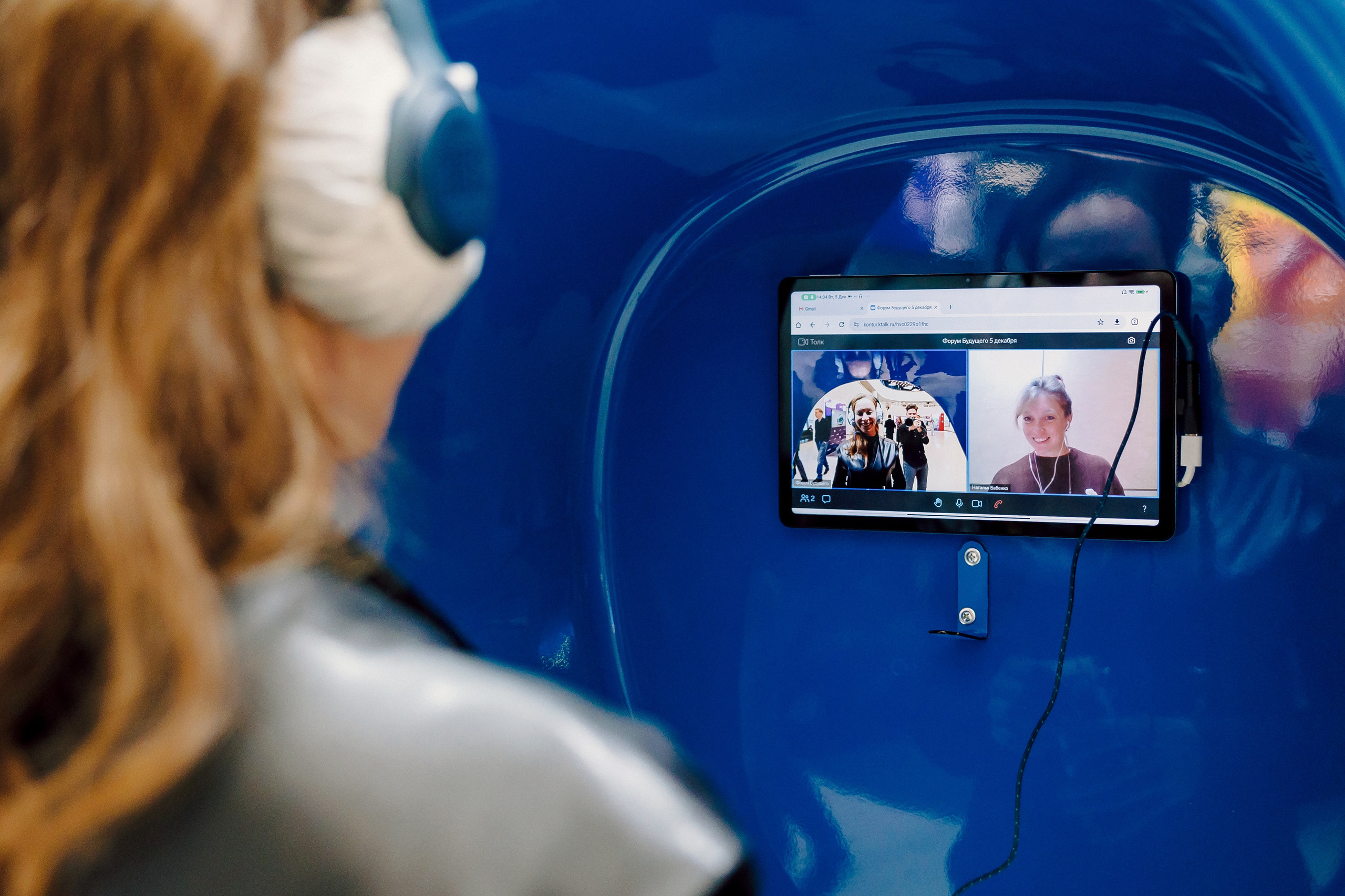 СКБ Контур — Форум будущего — Стенд. Лёшка Варзегов — фотограф