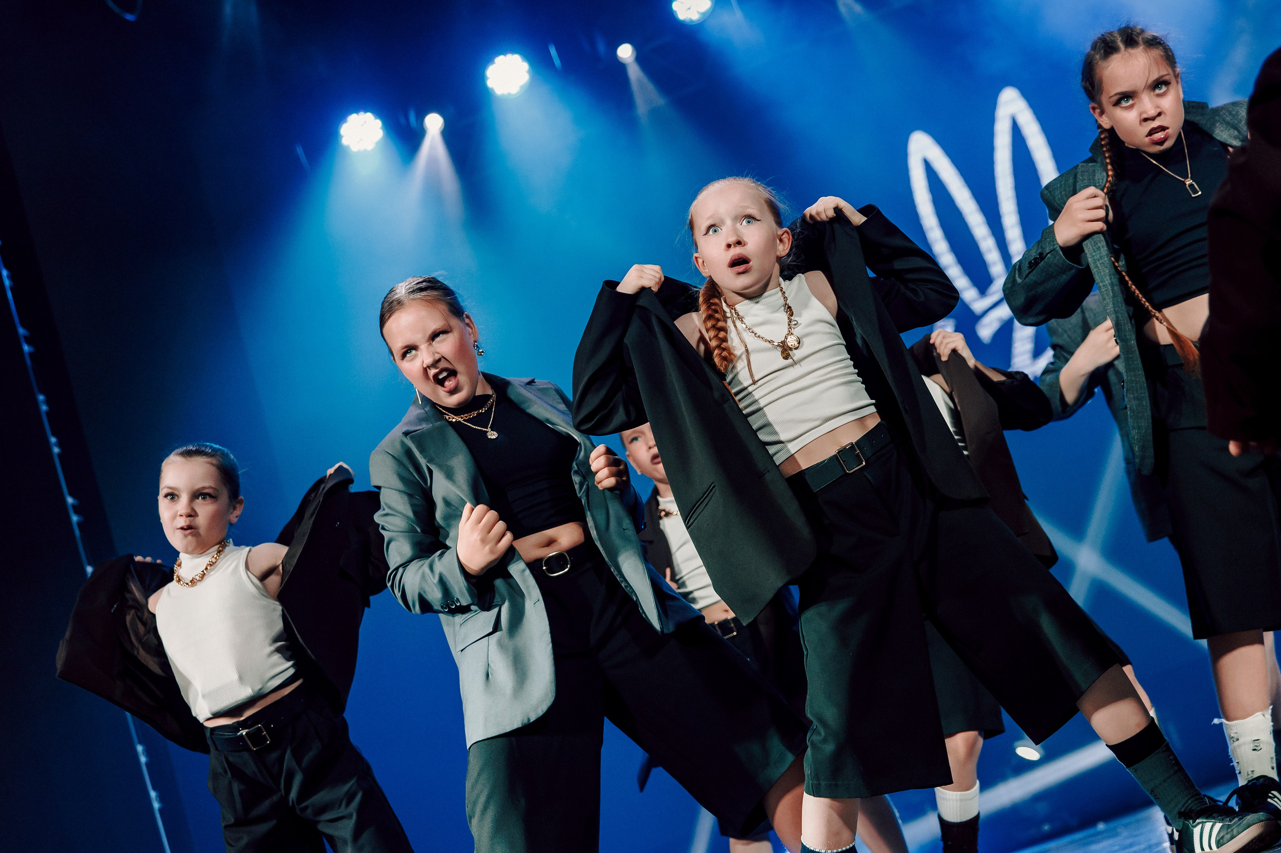 Отчётный концерт танцевальной школы «Red Rabbits» 2025. Лёшка Варзегов — фотограф