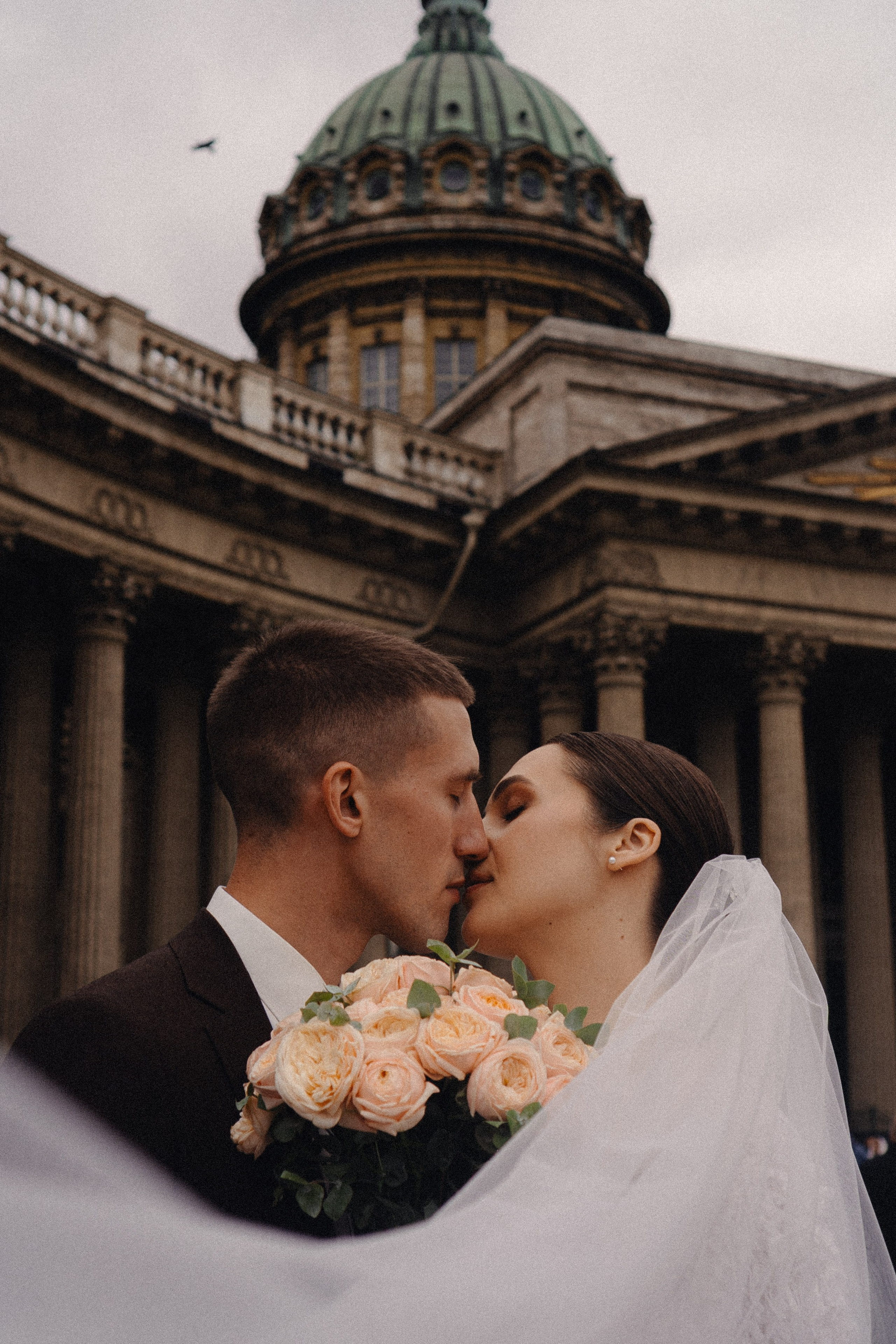 СВАДЕБНАЯ ПРОГУЛКА В САНТК-ПЕТЕРБУРГЕ (ИСАКИЕВСКИЙ СОБОР, ЗИМНЯЯ КАНАВКА, ЭРМИТАЖ И БОЛЬШАЯ МОРСКАЯ УЛИЦА). Профессиональный фотограф, Санкт-Петербург — Виктория Богомолова