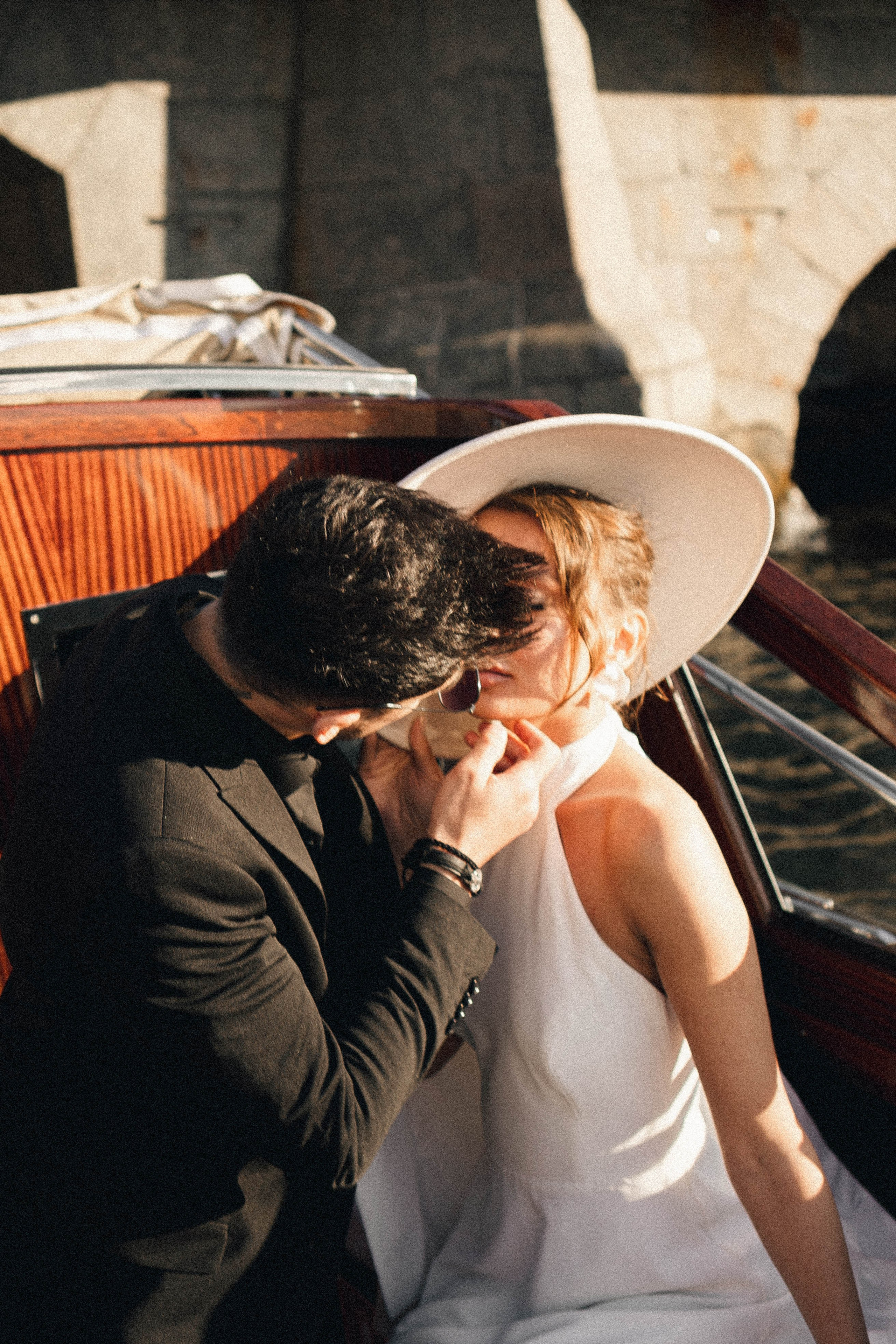 СВАДЕНБНАЯ СЬЕМКА НА КАТЕРЕ ПО КАНАЛАМ САНКТ-ПЕТЕРБУРГА И В АКВАТОРИИ НЕВЫ. Профессиональный фотограф, Санкт-Петербург — Виктория Богомолова