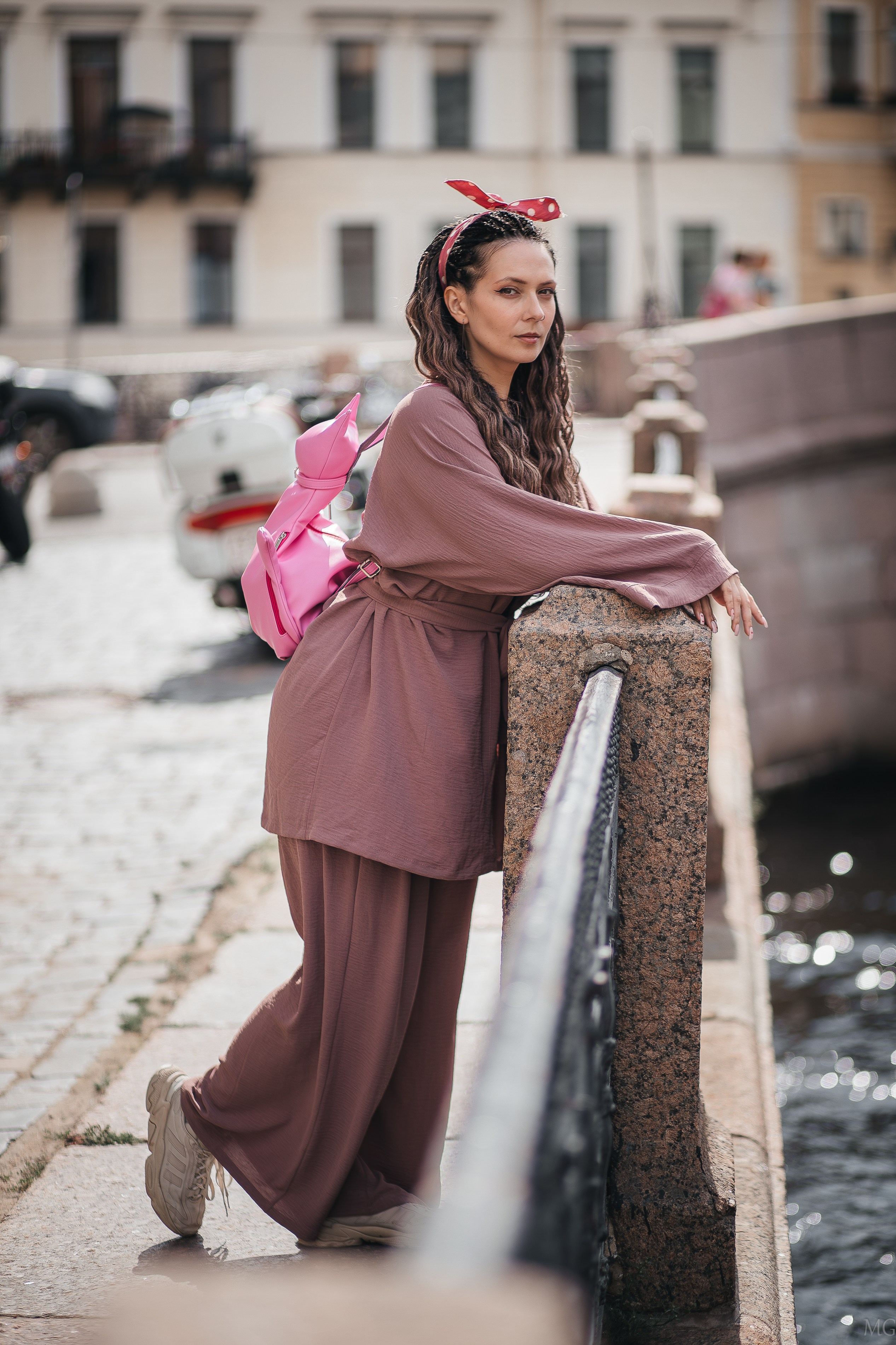 Красотки на прогулке. Маша Гонтарь Семейный домашний репортажный фотограф в Санкт-Петербурге