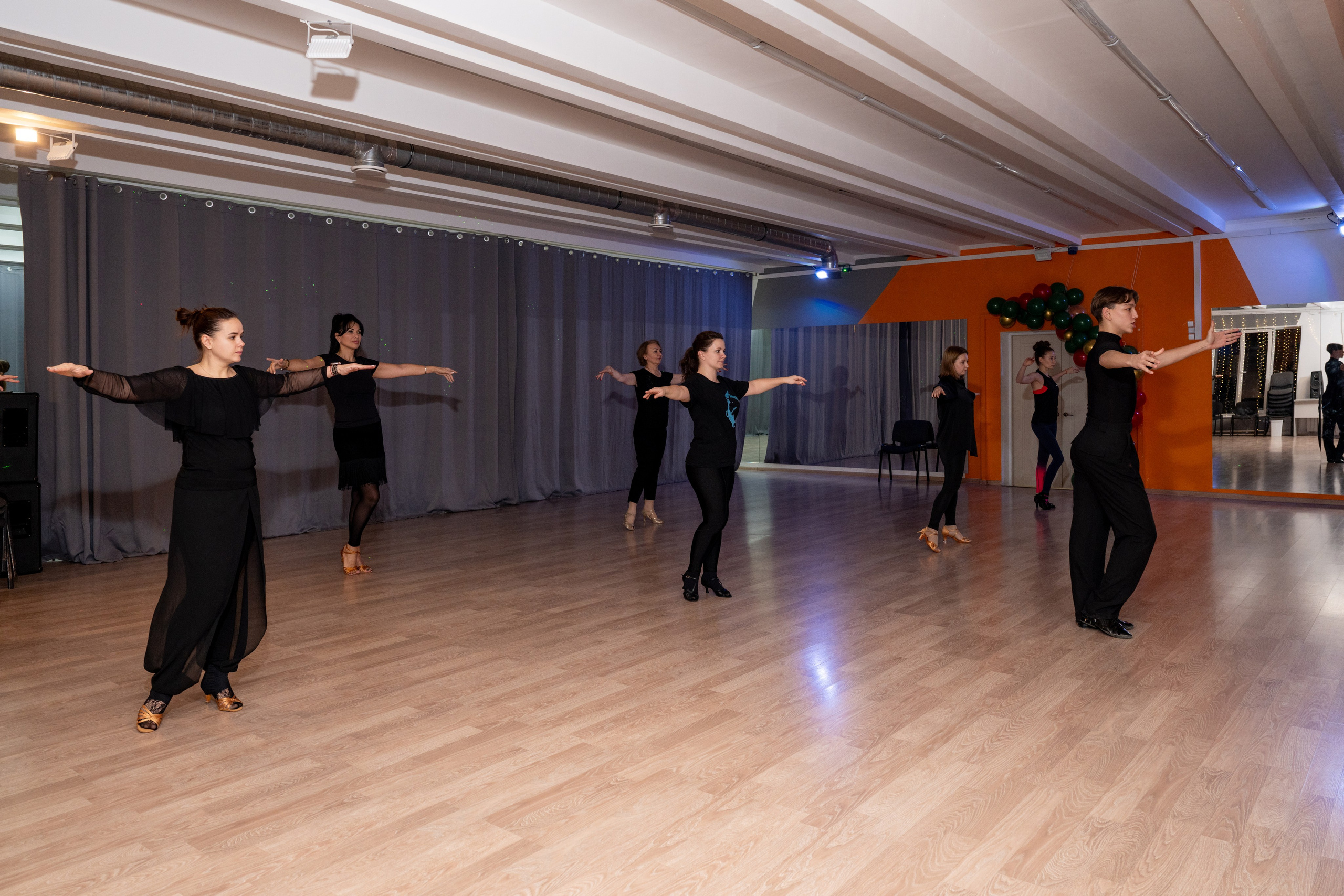 Взрослая группа латины. КонТакт — спортивные бальные танцы в Москве