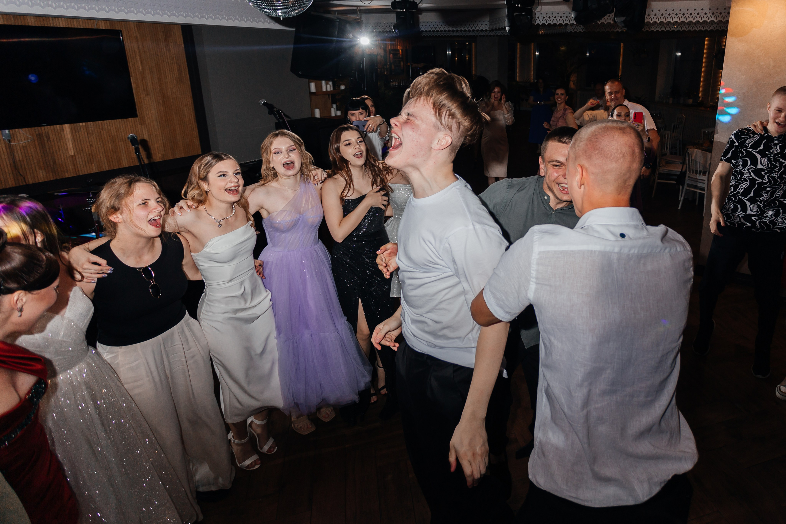 Выпускной 11 «А». Школа № 42. Свадебный фотограф в Краснодаре Николай Крауз