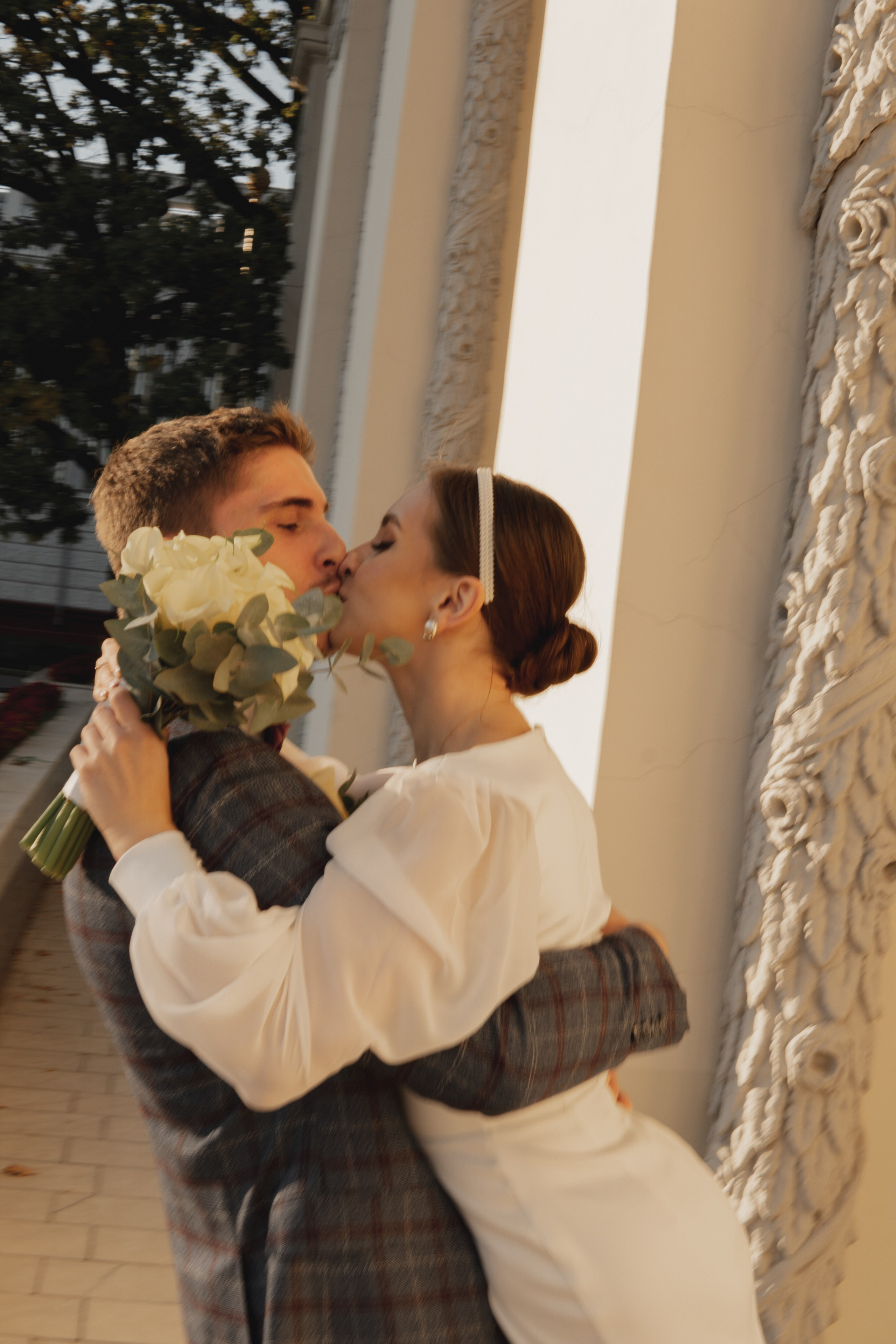 Свадебная прогулка. Мы тонем в лучах нежных объятий. Свадебный и портретный фотограф в Москве, Светлана Янковая