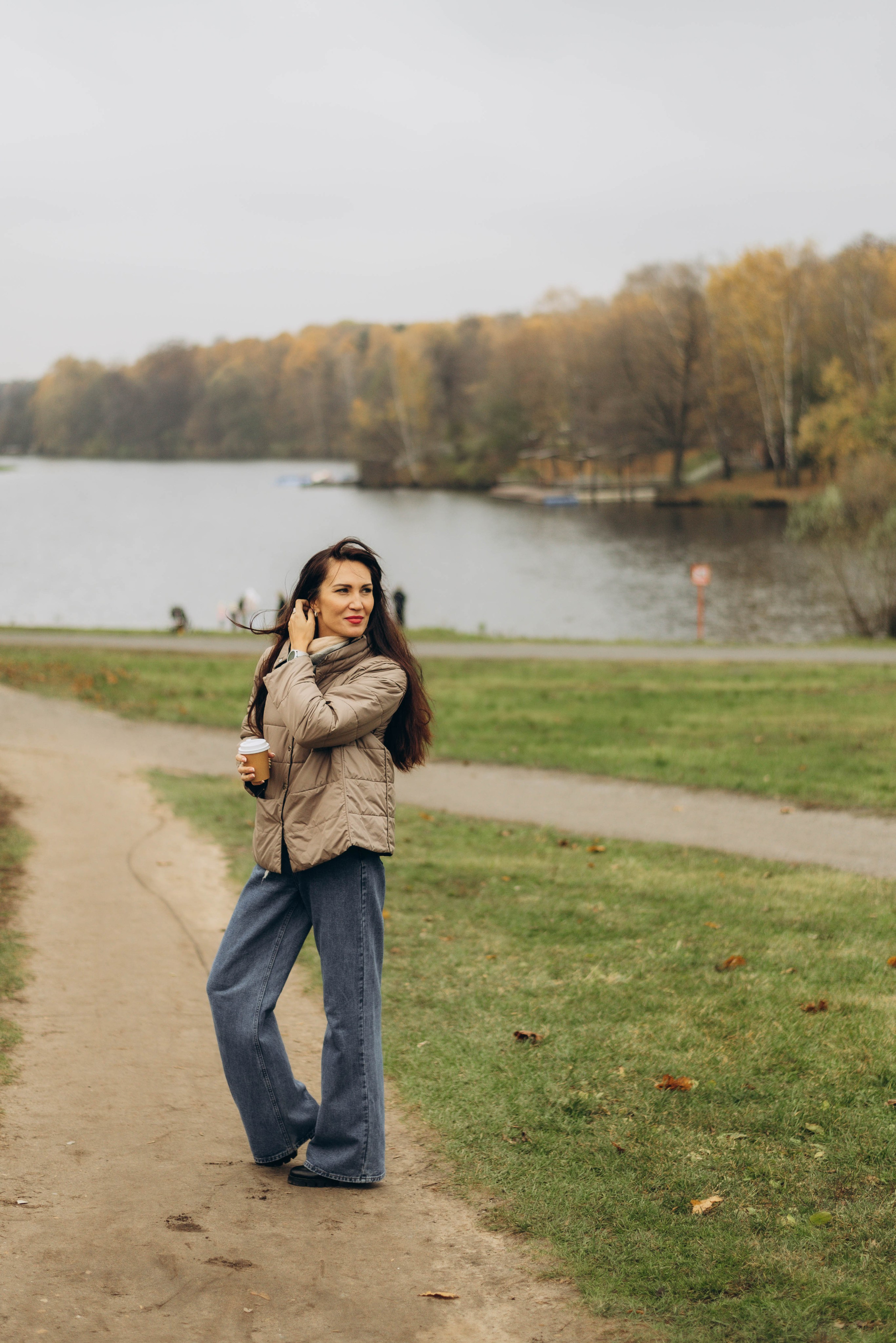 Прогулочная фотоссесия для девушки в парке. Семейный фотограф в Железнодорожном Масаева Елена