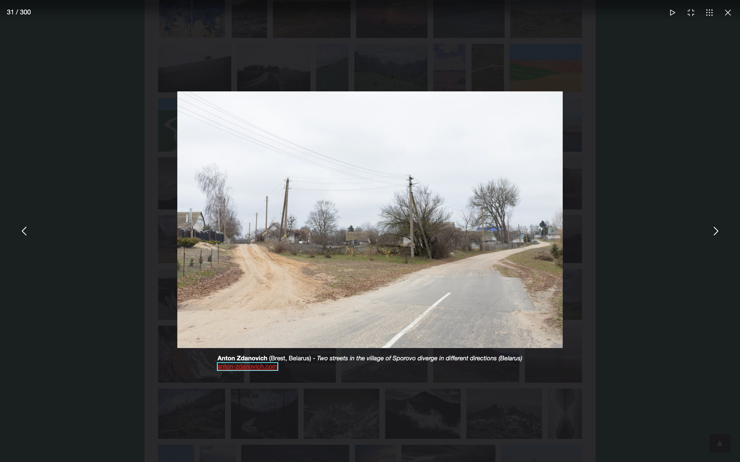 Две улицы в деревне Спорово расходятся в разные стороны (Беларусь)