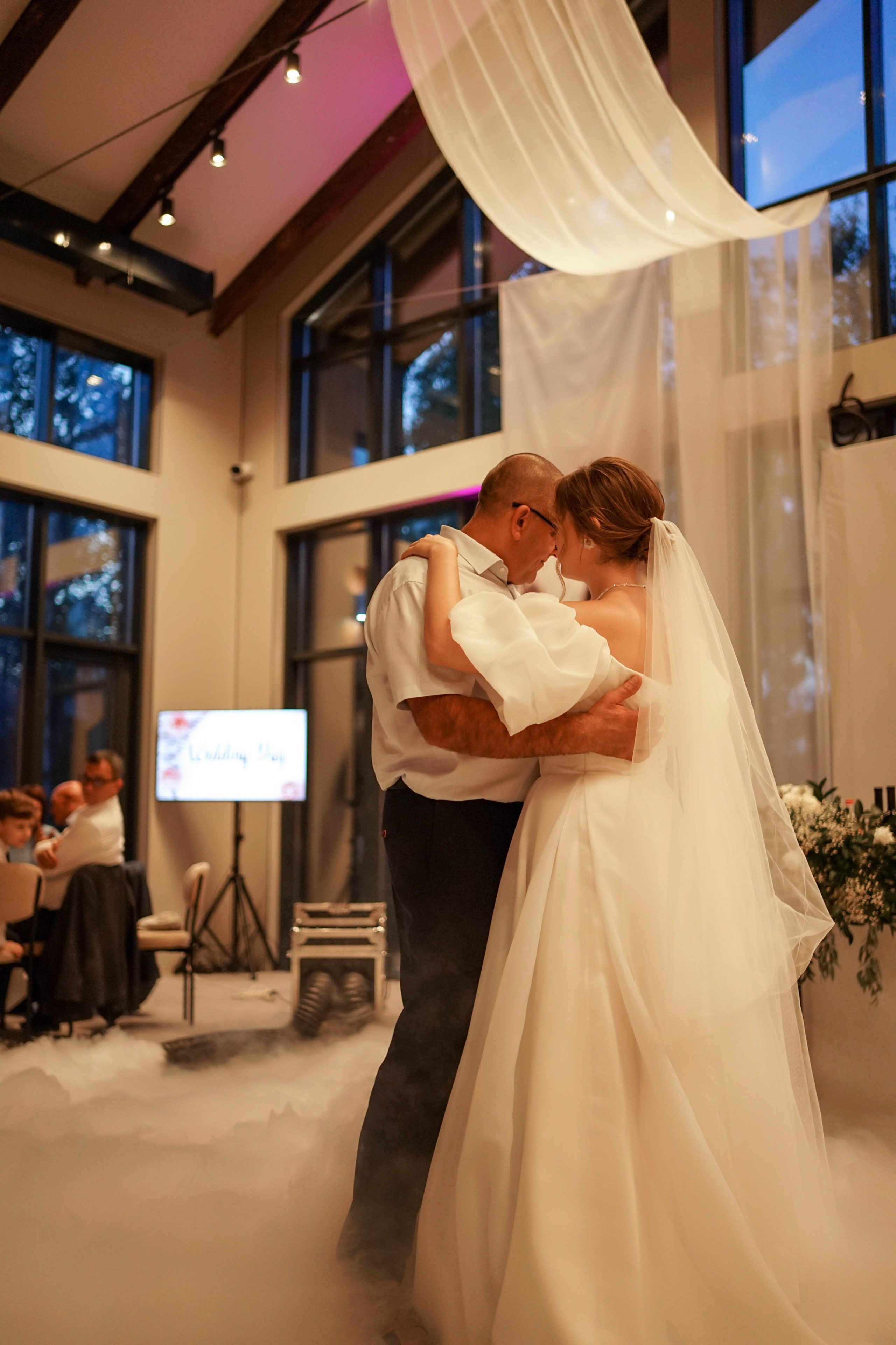 Лиза и Сережа: регистрация, прогулка и банкет. Фотограф в Иркутске