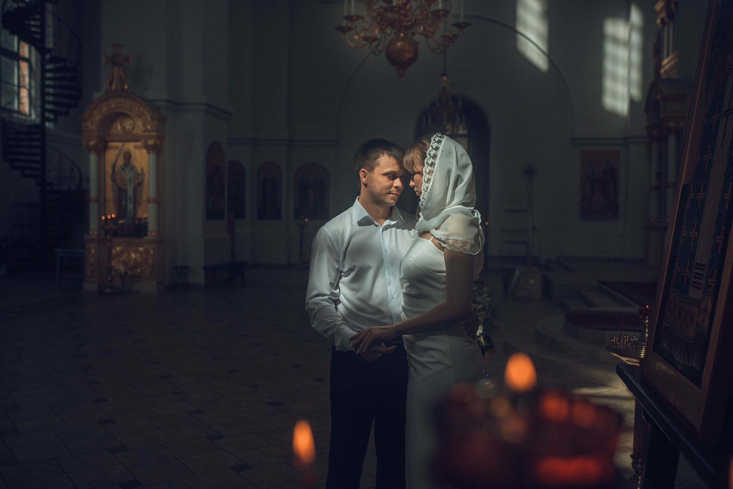 молодожены в сартове, пара в саратове ,съемка в храме, сьемка в храме москва, венчание в саратове, венчание москва , фоотосъемка венчание, фотограф на венчание 